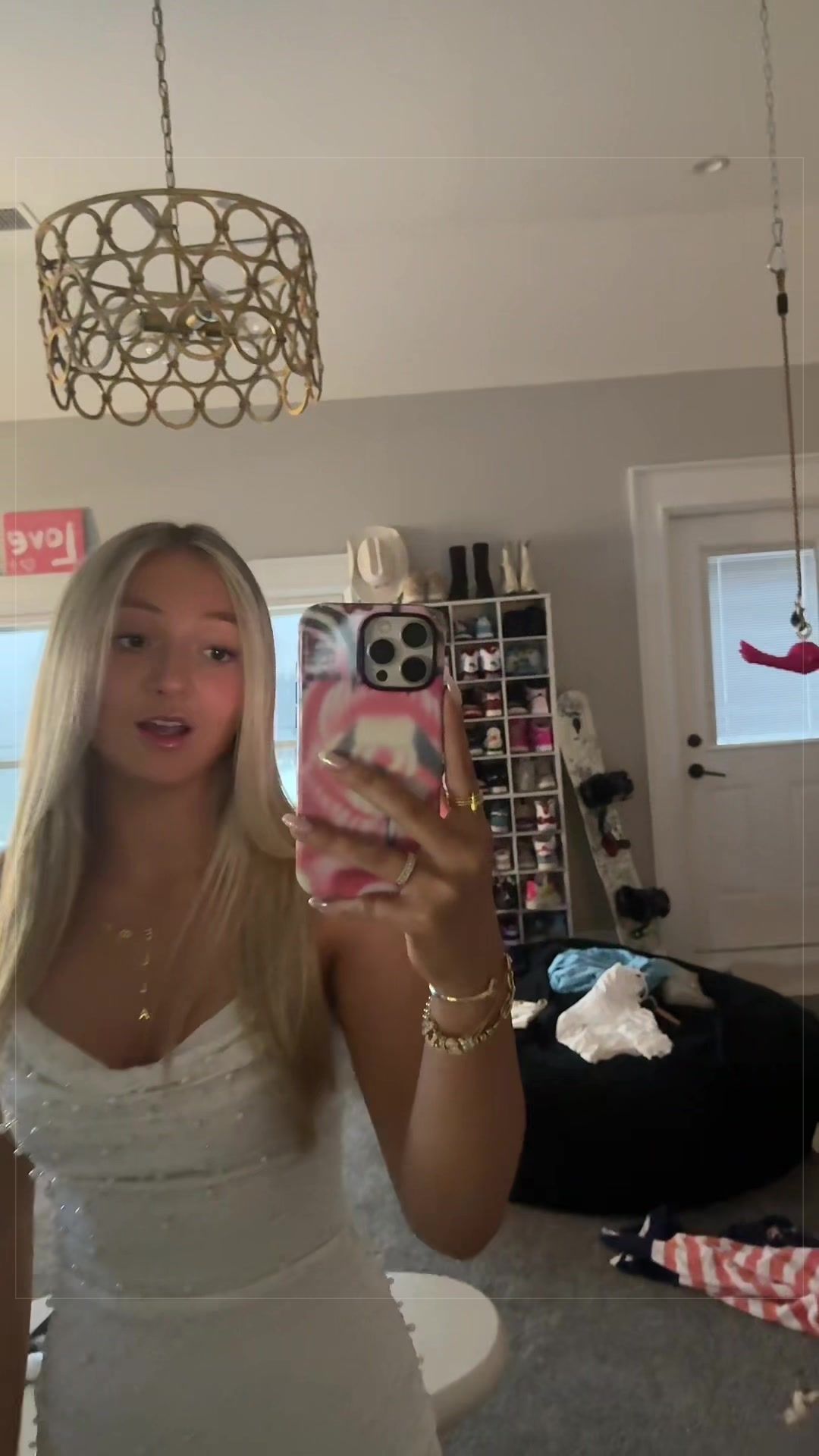 @bella