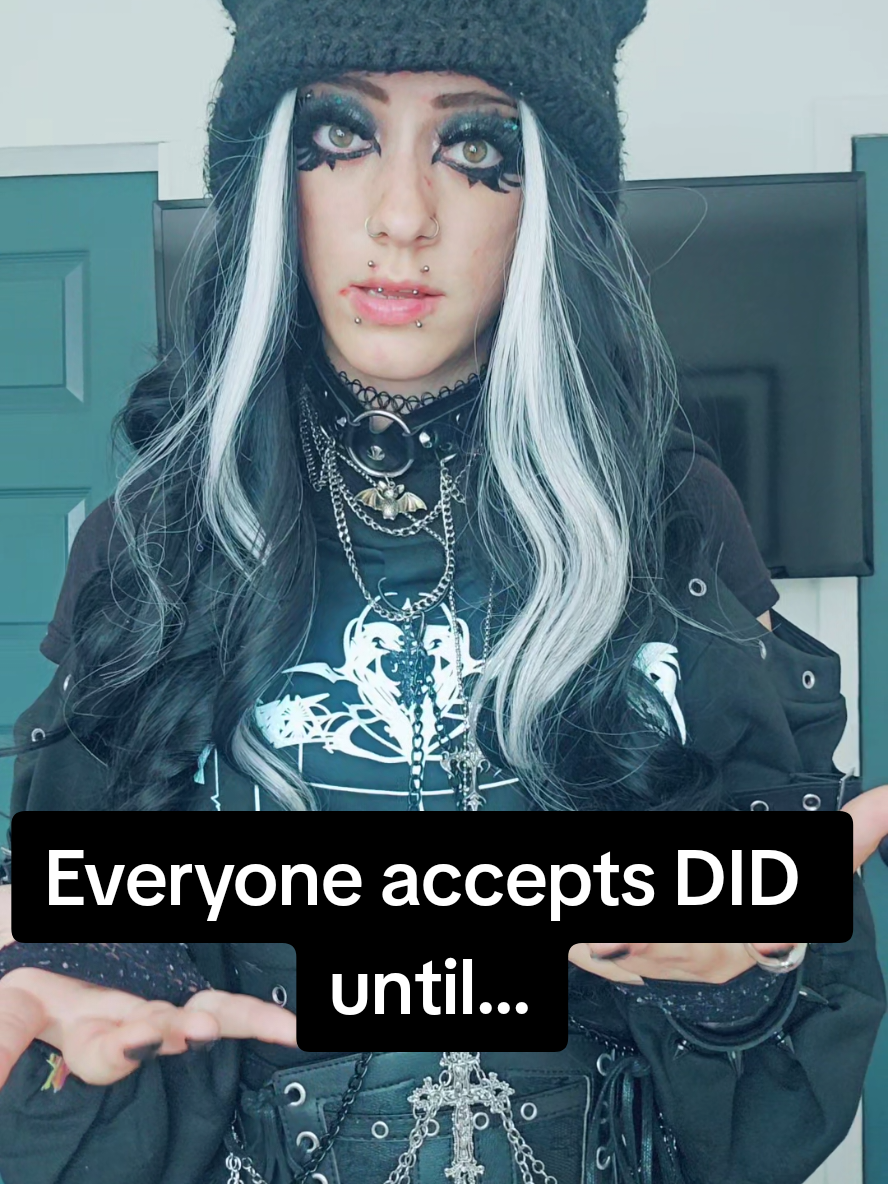 @🌈𝓒𝓵𝓪𝔀𝓮𝓭 𝓑𝓮𝓪𝓾𝓽𝔂🌈