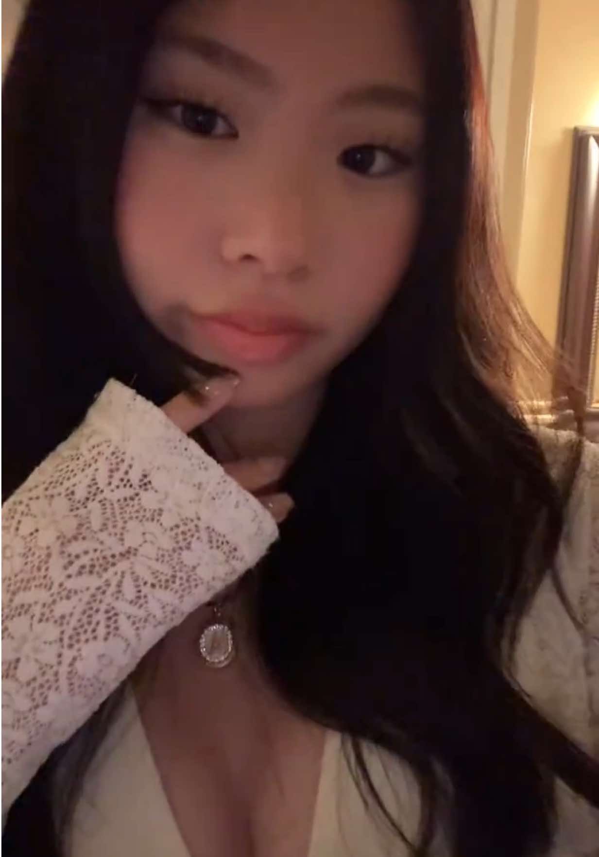 @Hika ᥫ᭡
