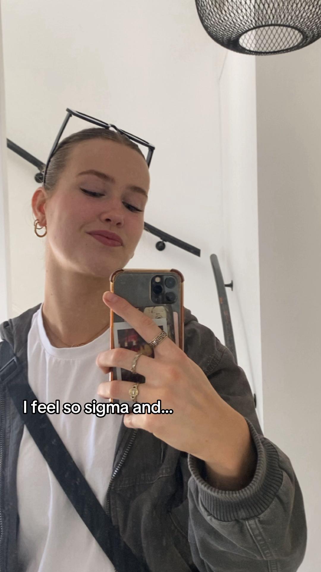 @Aimée <33