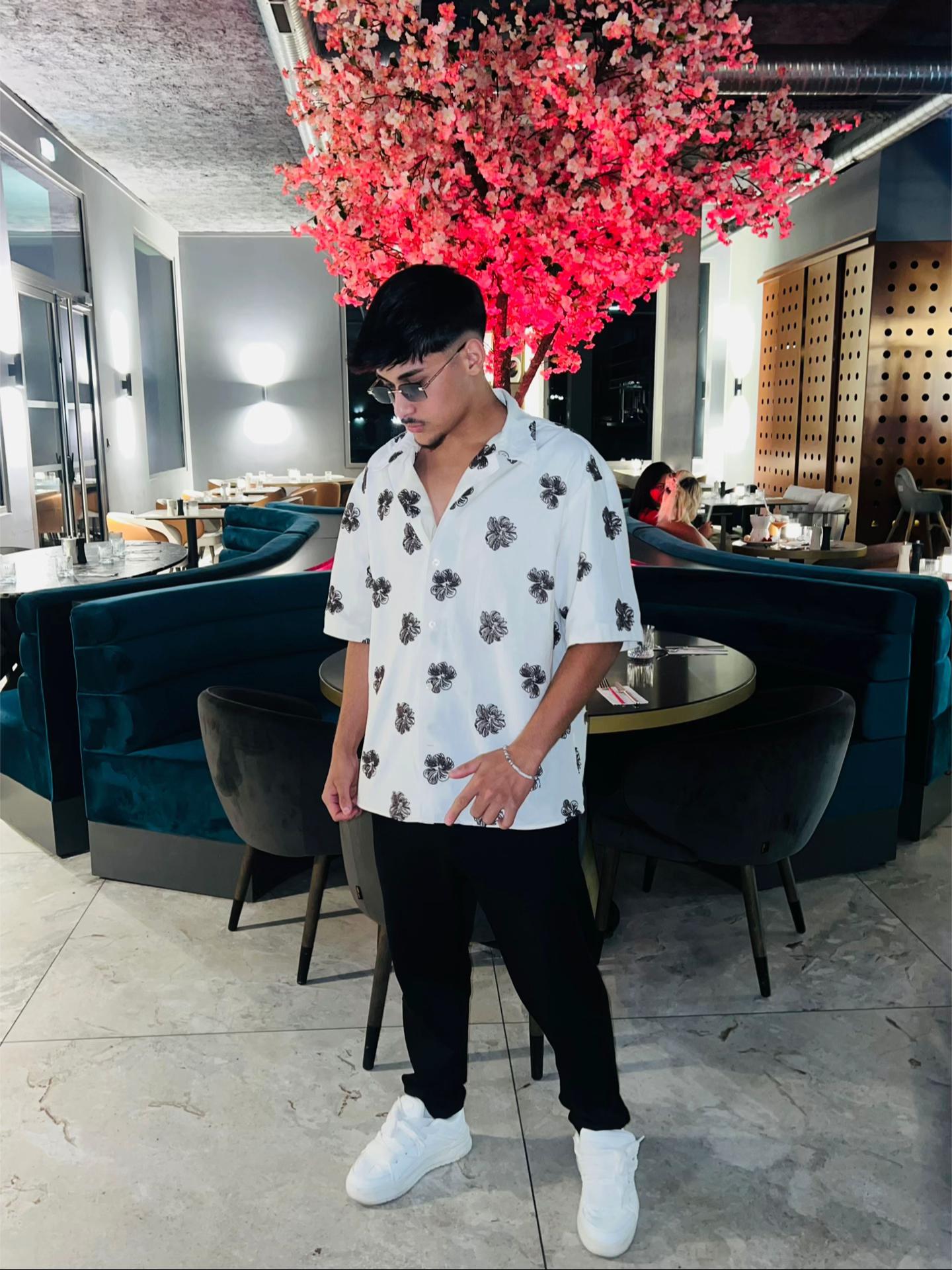 @𝕯𝖊𝖑𝖕𝖎𝖊𝖗𝖔 🖤