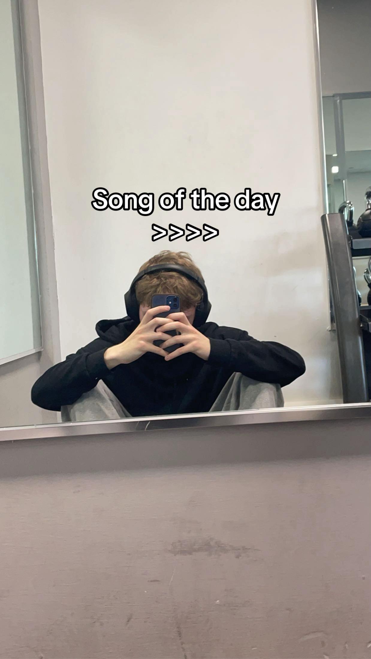 @✰