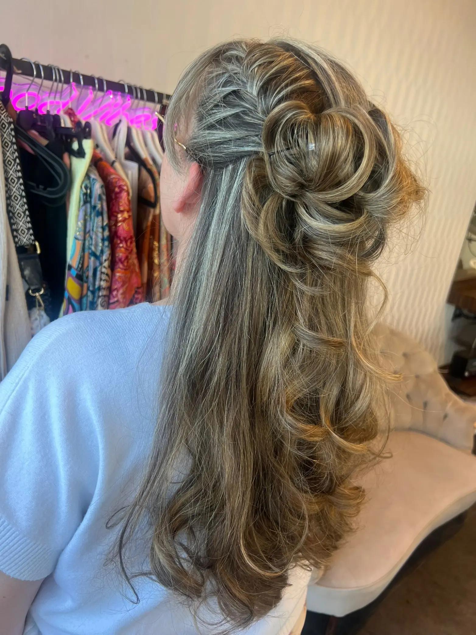 @Ilona.kapsalon.lunique