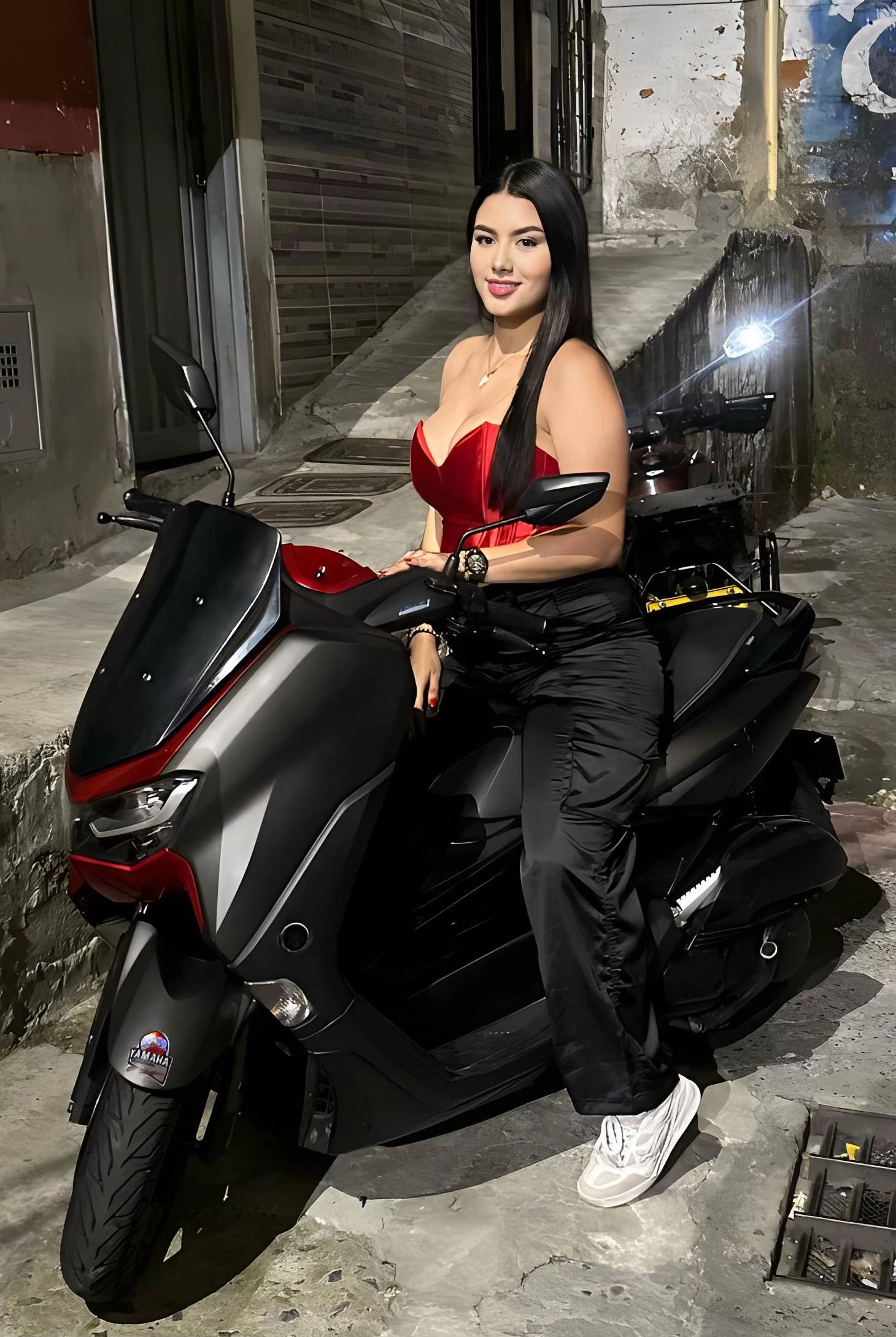 @𝑹𝒐𝒙𝒂𝒏𝒂💋