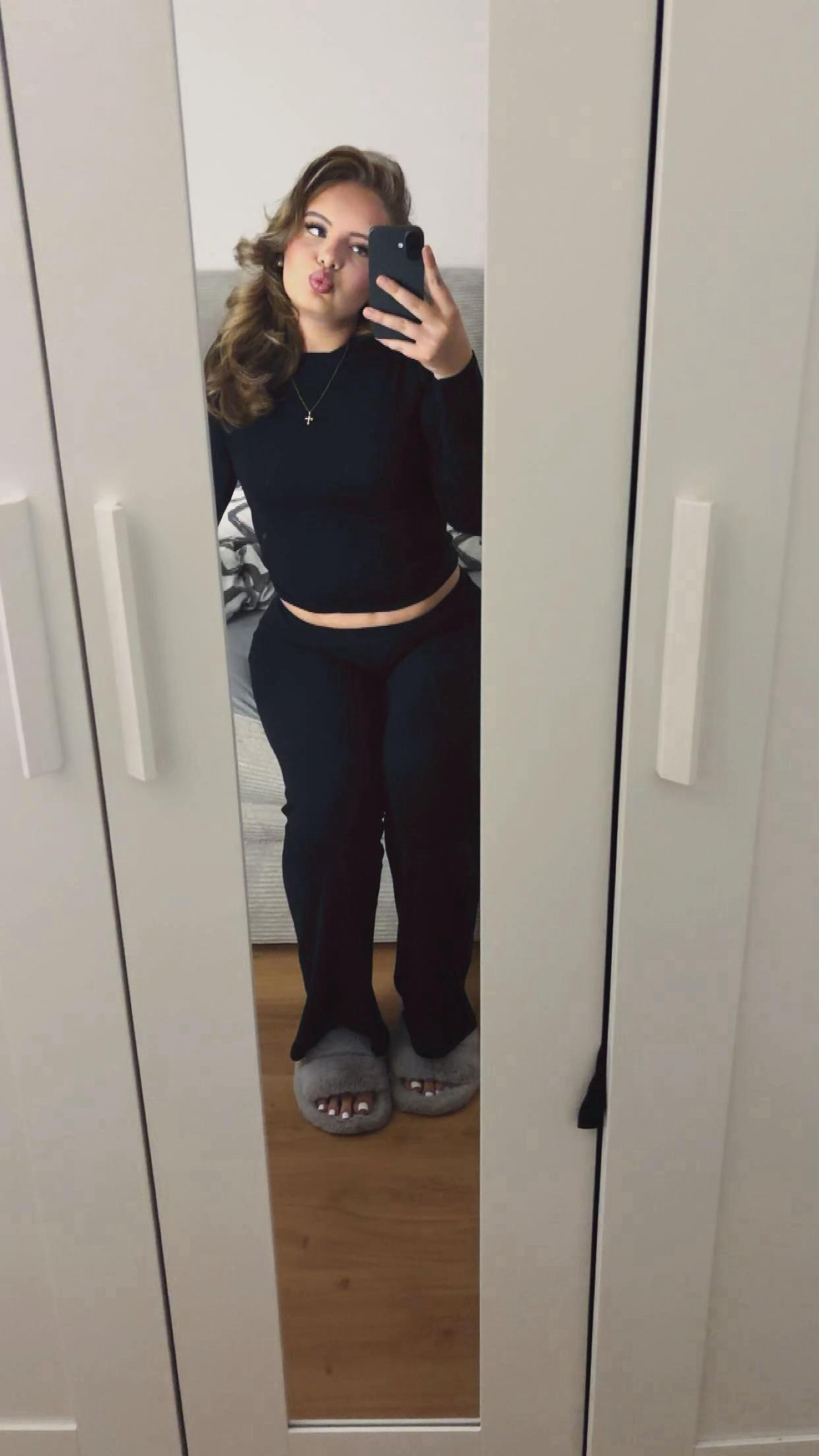 @𝐞𝐦𝐦𝐚