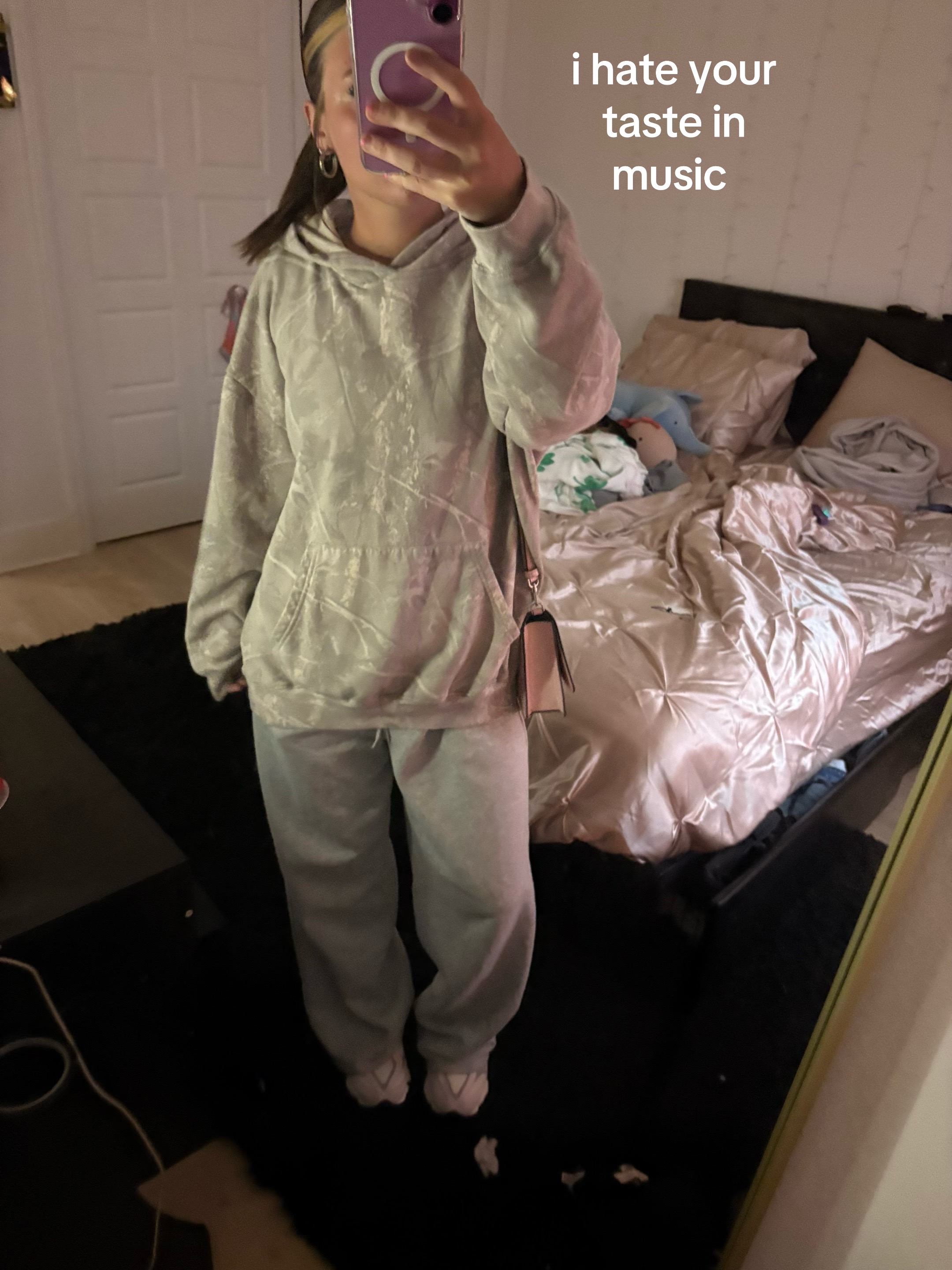 @moluvv4