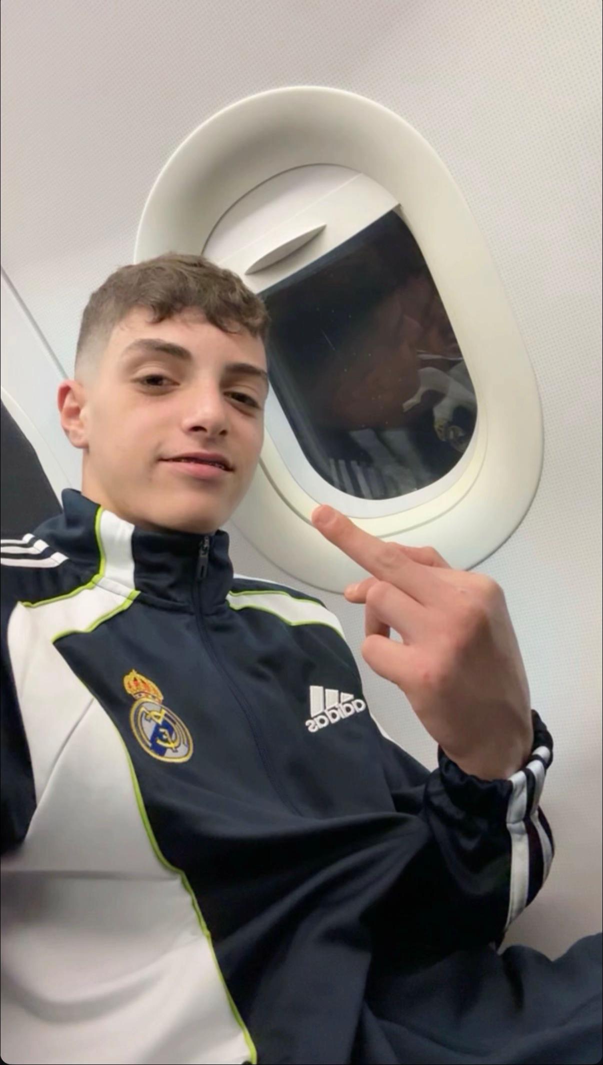 @carlosepe_17
