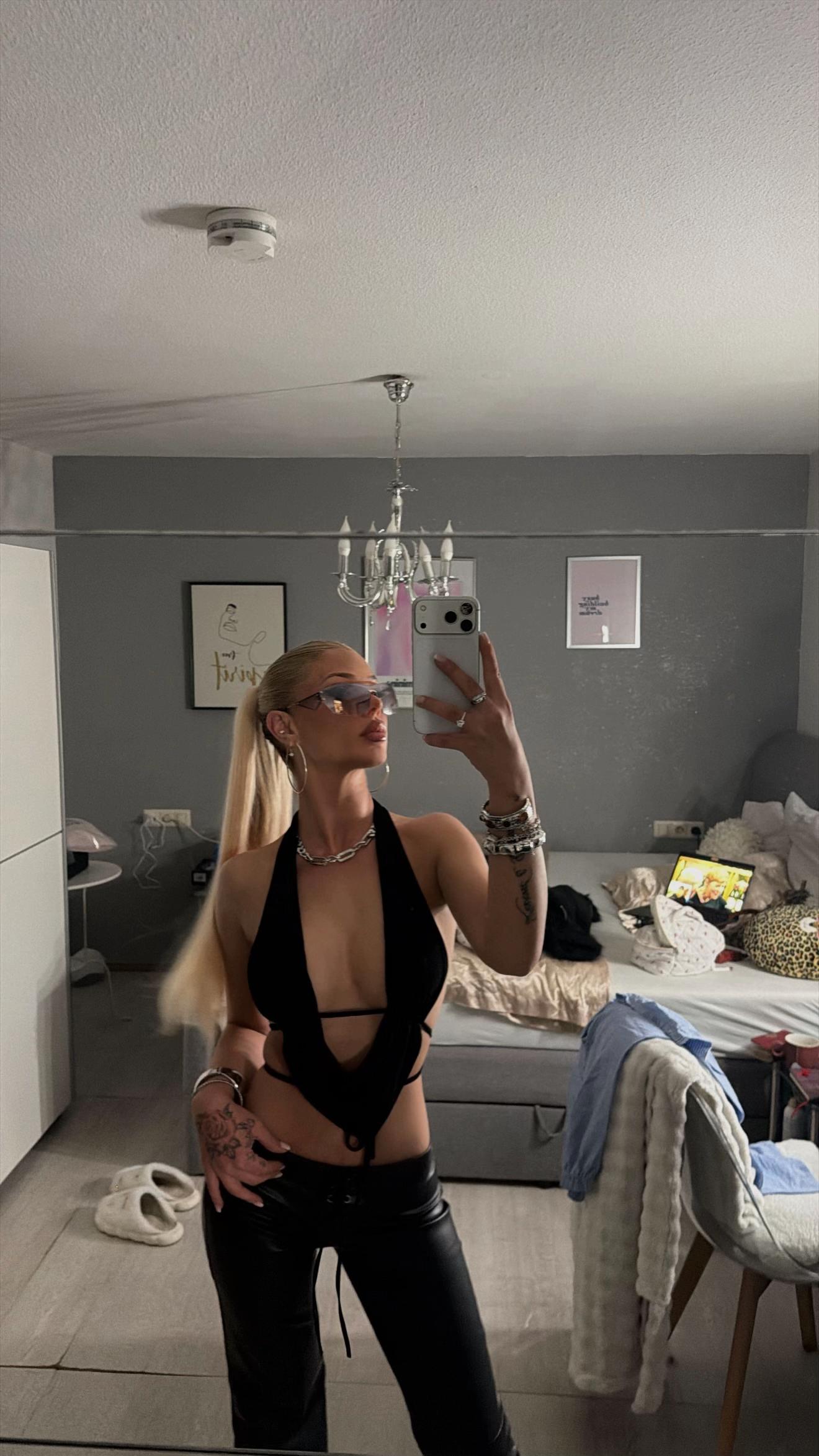 @selena.paradiso