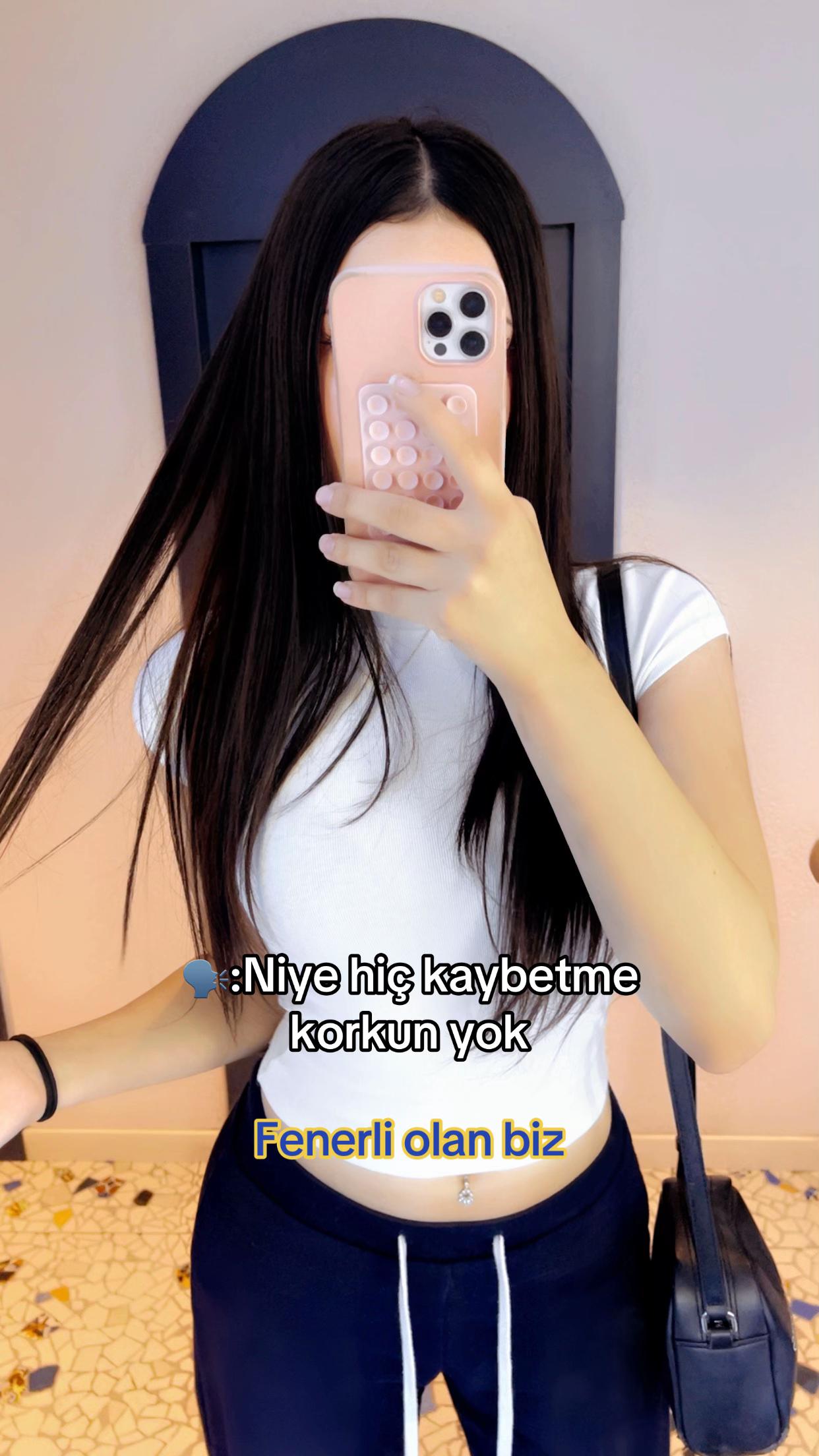@𝒯