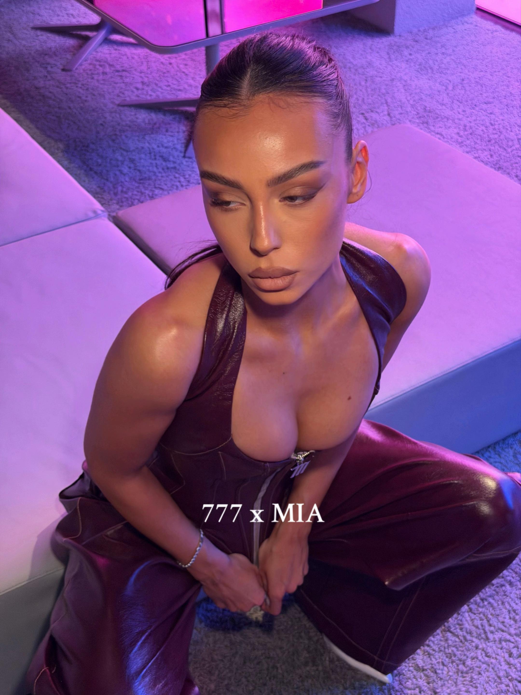 @Mia
