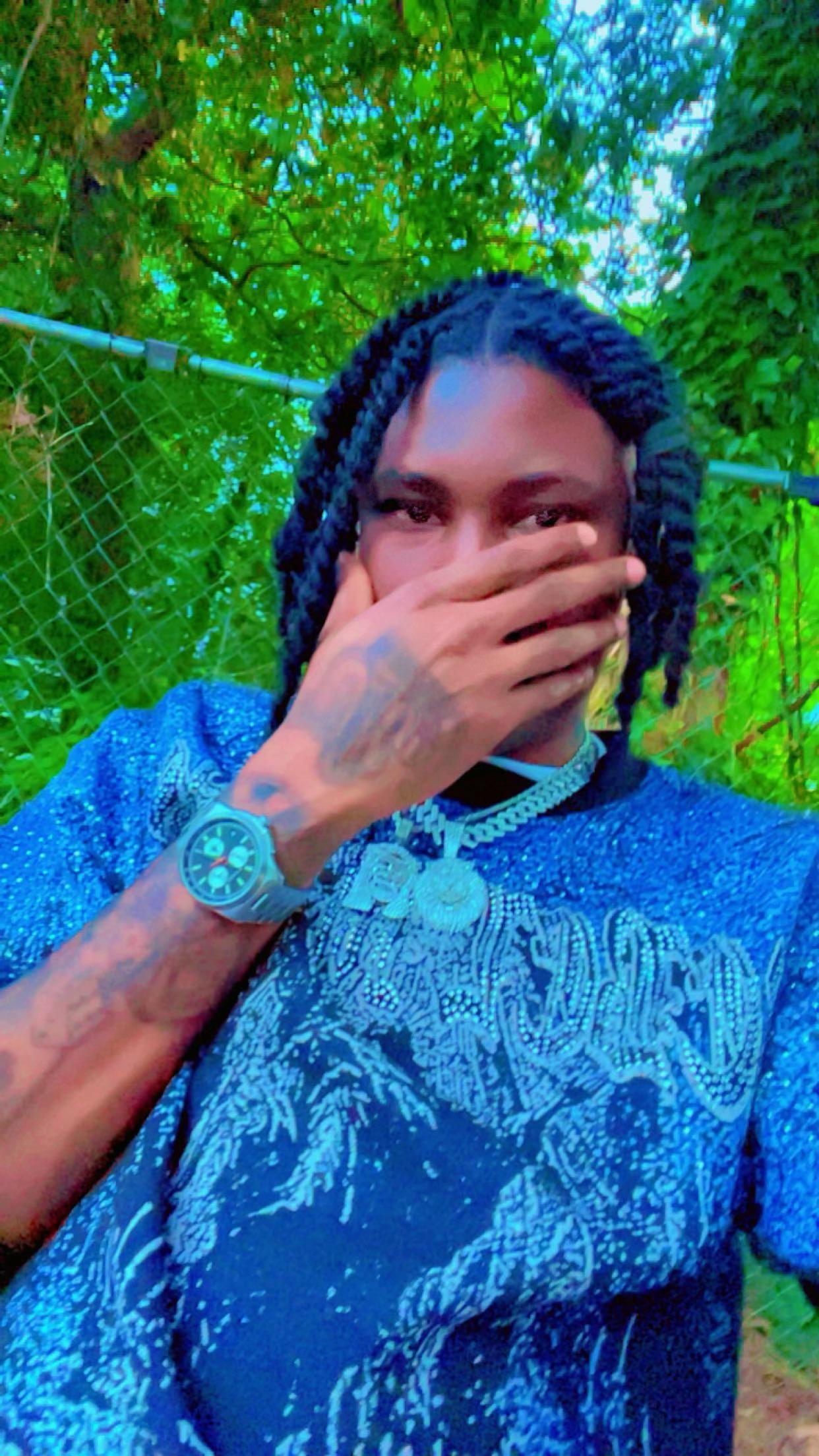 @𝐓𝐡𝐮𝐠 𝐟𝐚𝐦𝐨𝐮𝐬 music