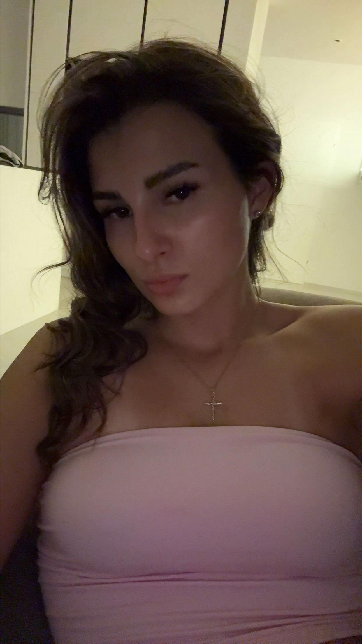 @𝐄𝐁