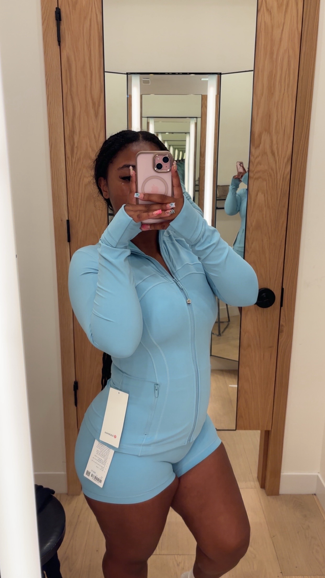 @nikkivswrld