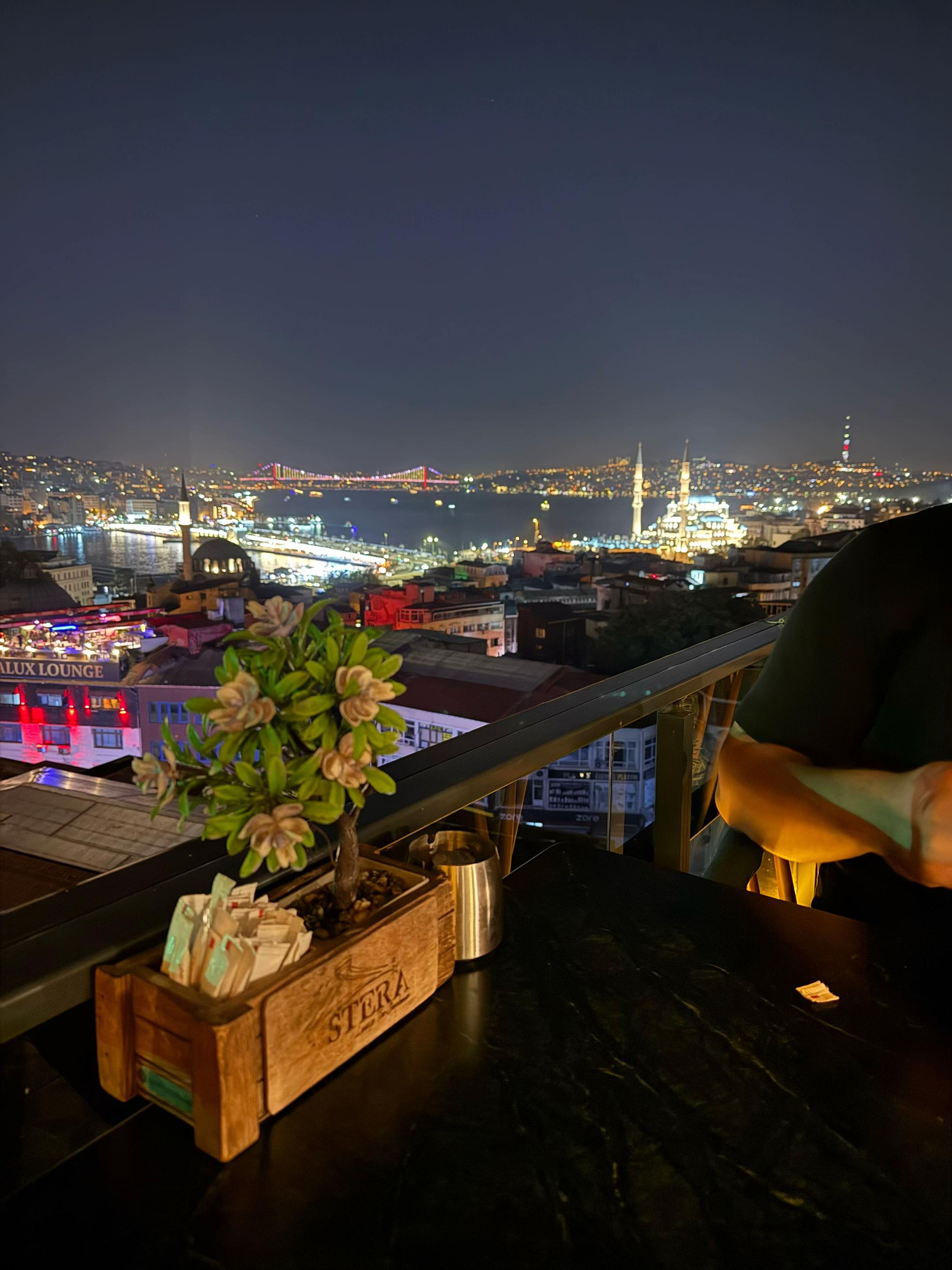 @Blonde in Istanbul🇹🇷