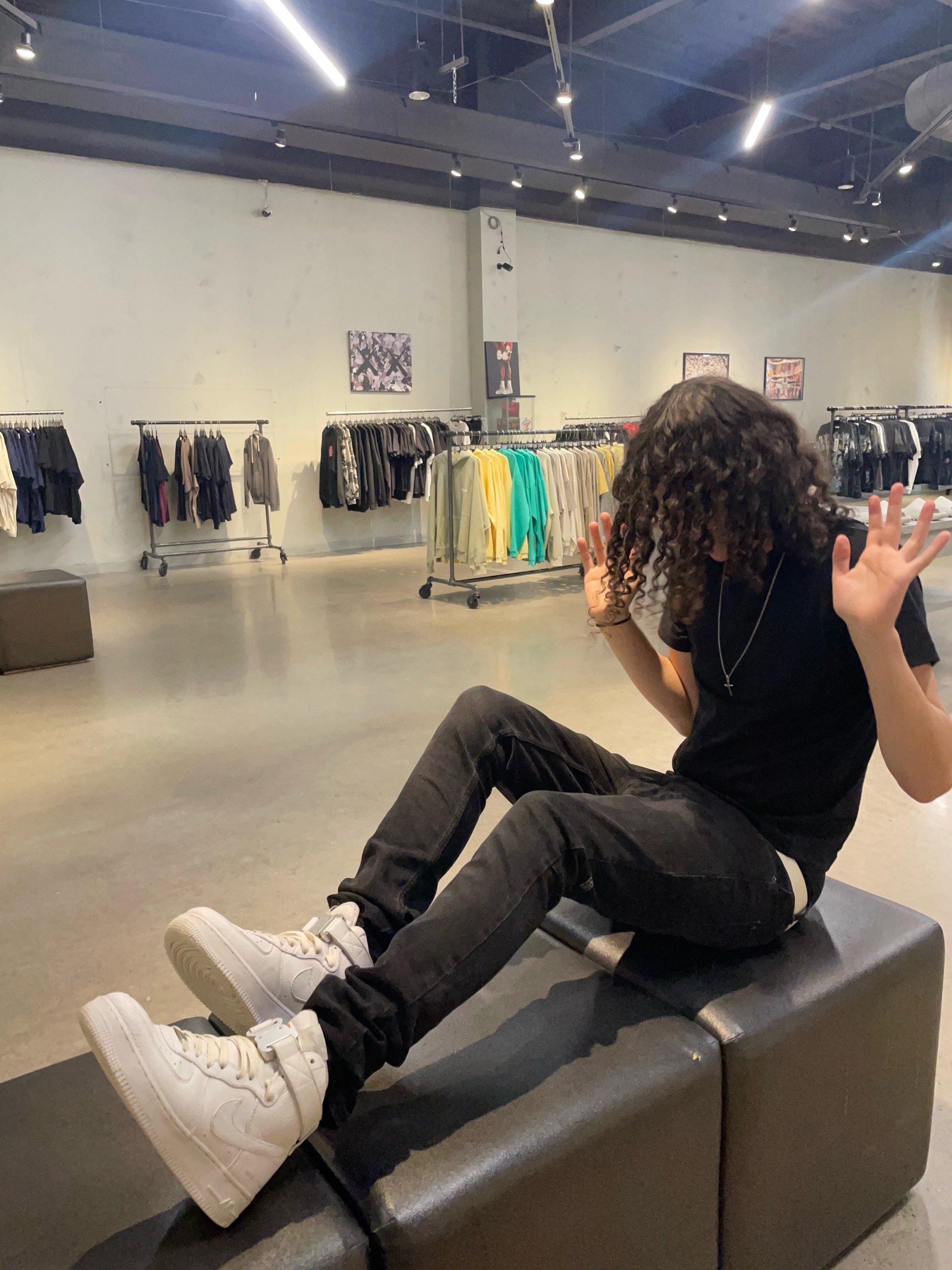 @Thraxr
