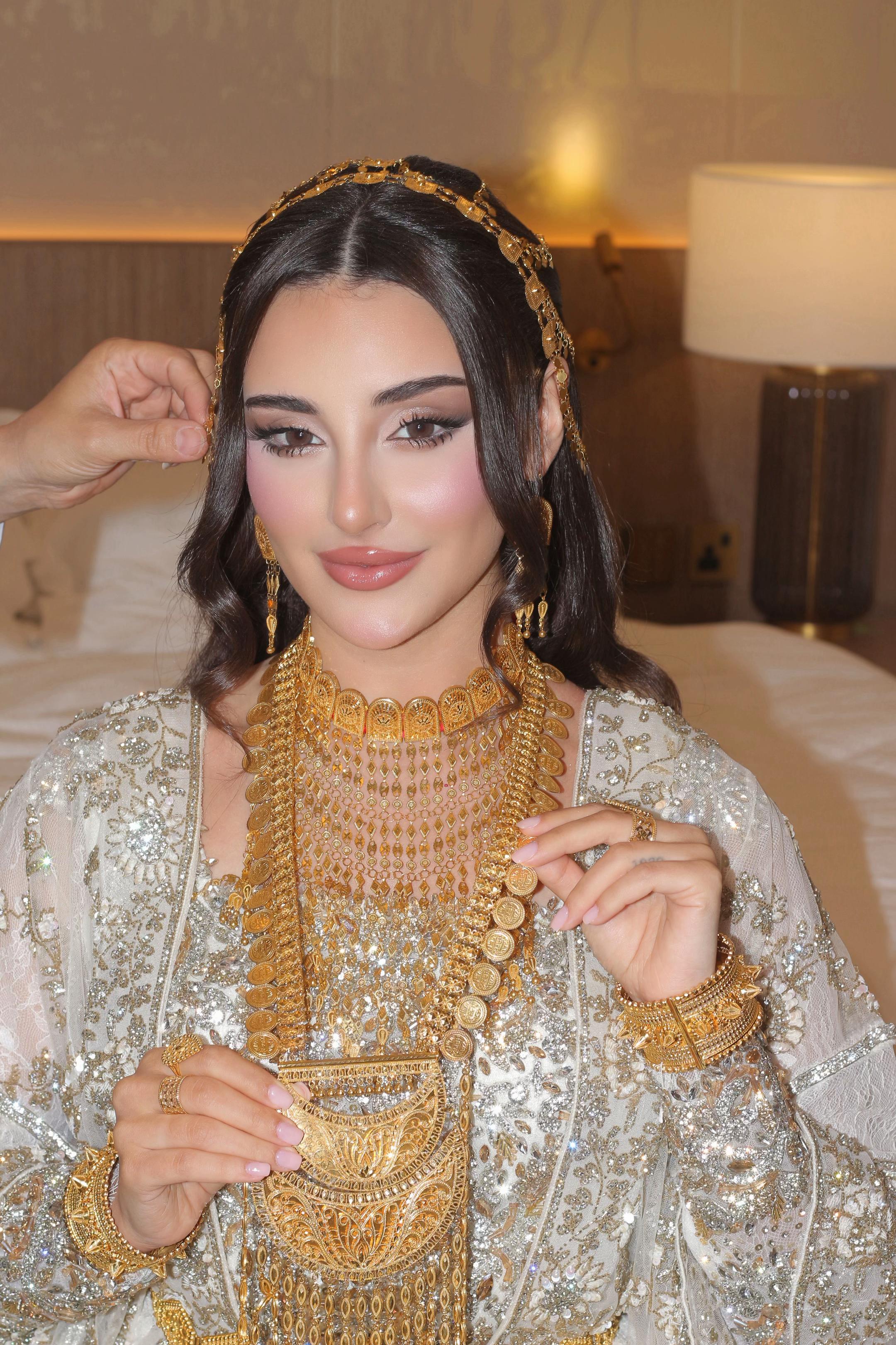 @Aisha makeup artist