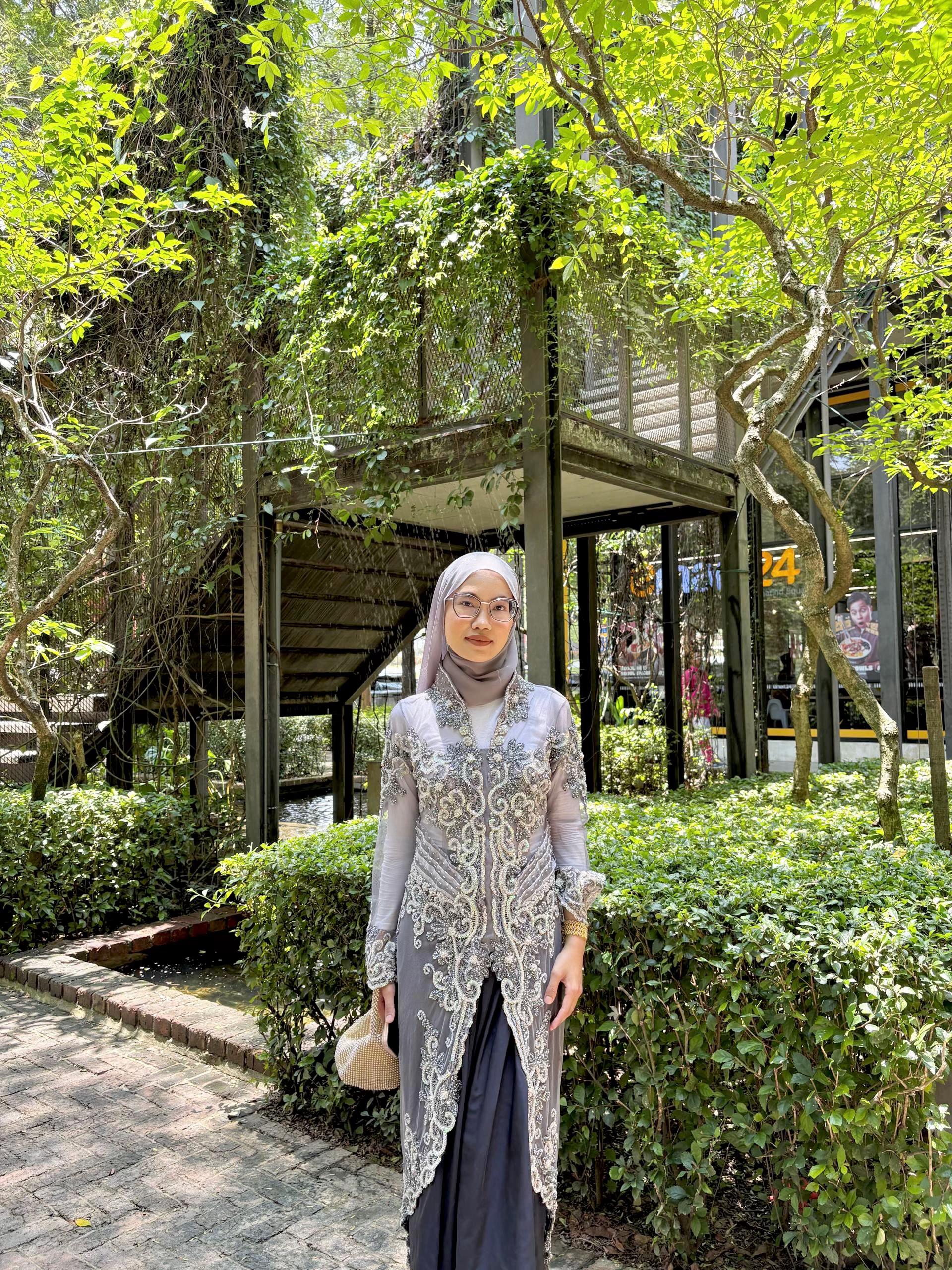 @Azwa.
