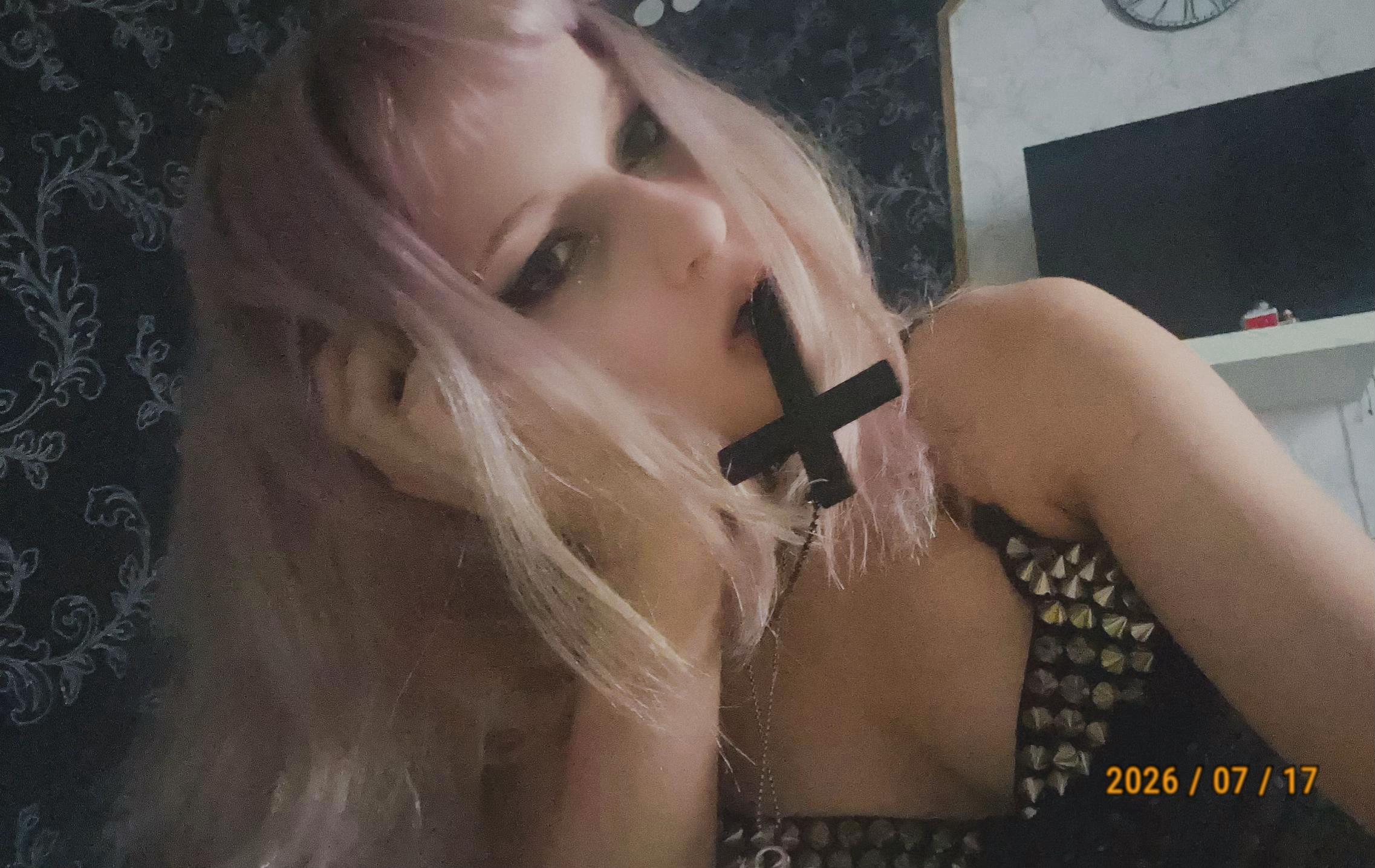 @𝕯𝕴𝕽𝕿𝖄𝕭𝕷𝕺𝕹𝕯𝕰