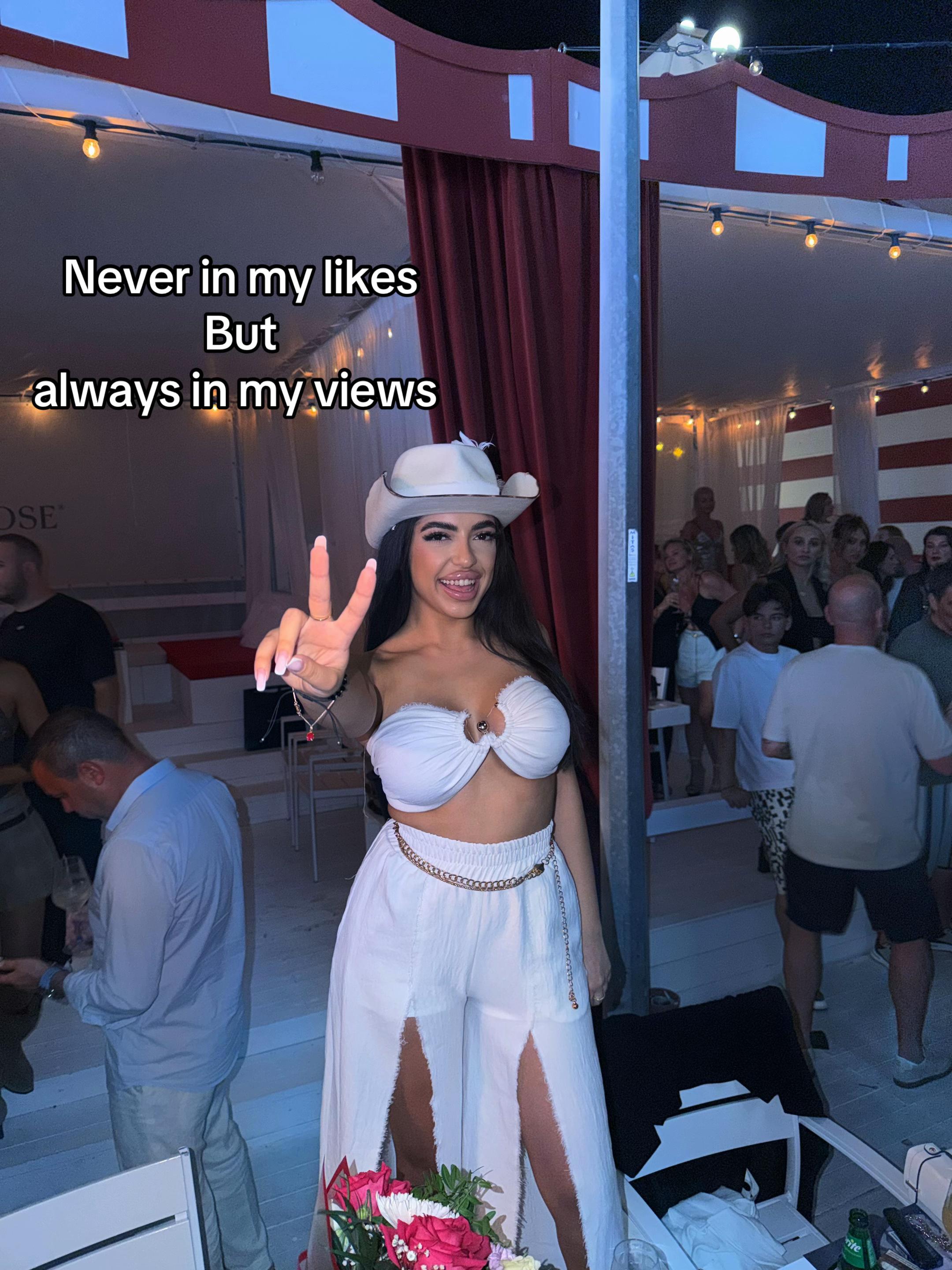 @Larisa Miruna