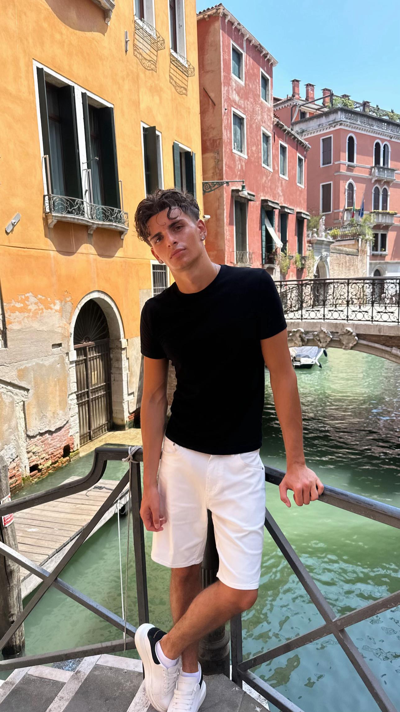 @chris.nikoo