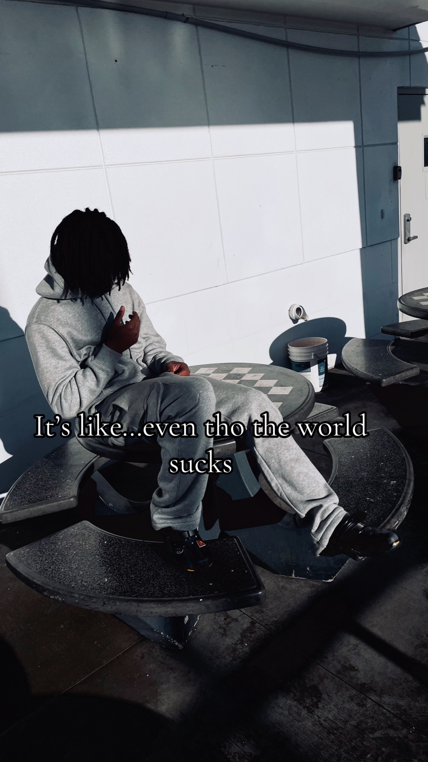 @⃟