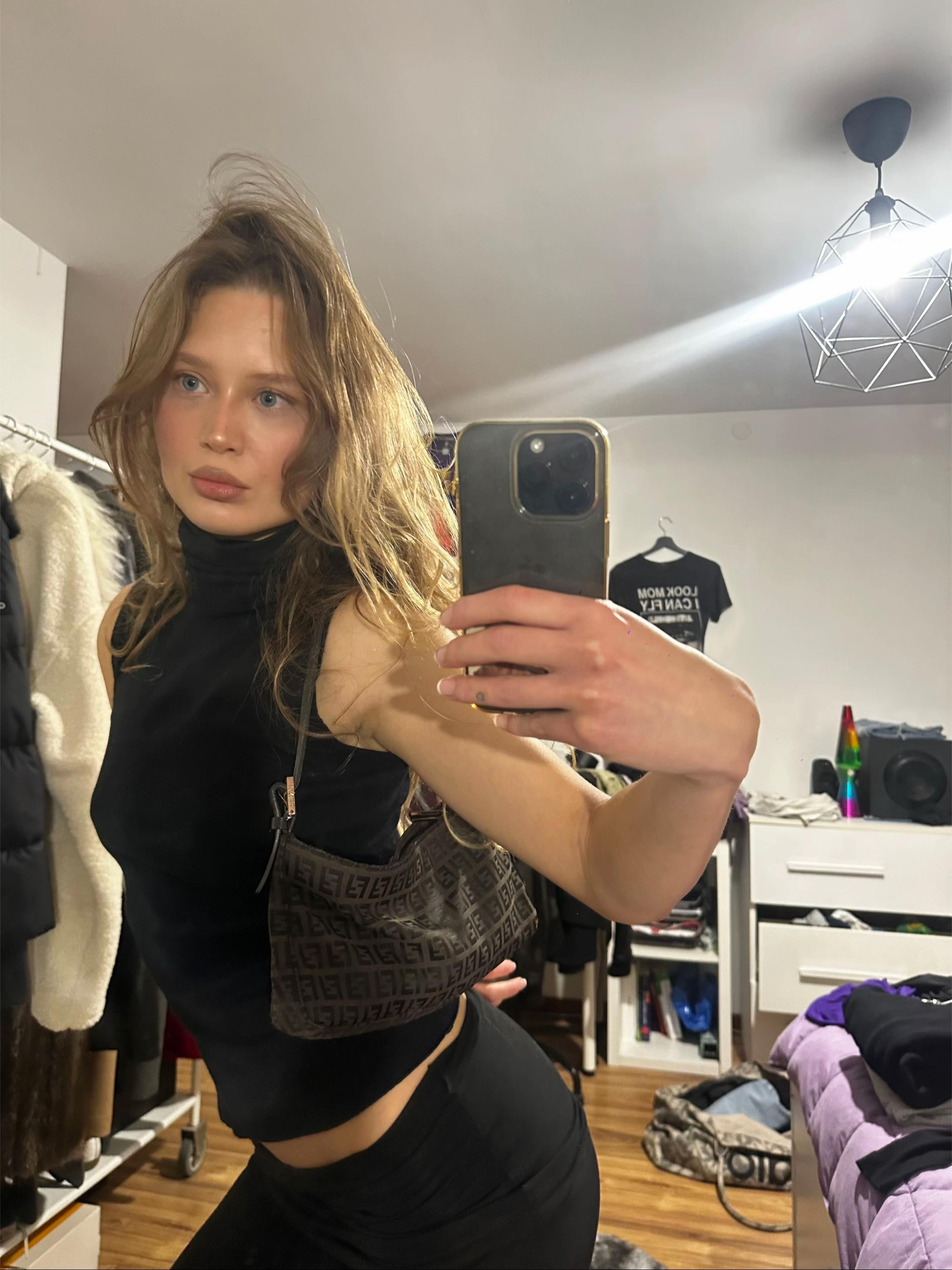 @ellibenny_