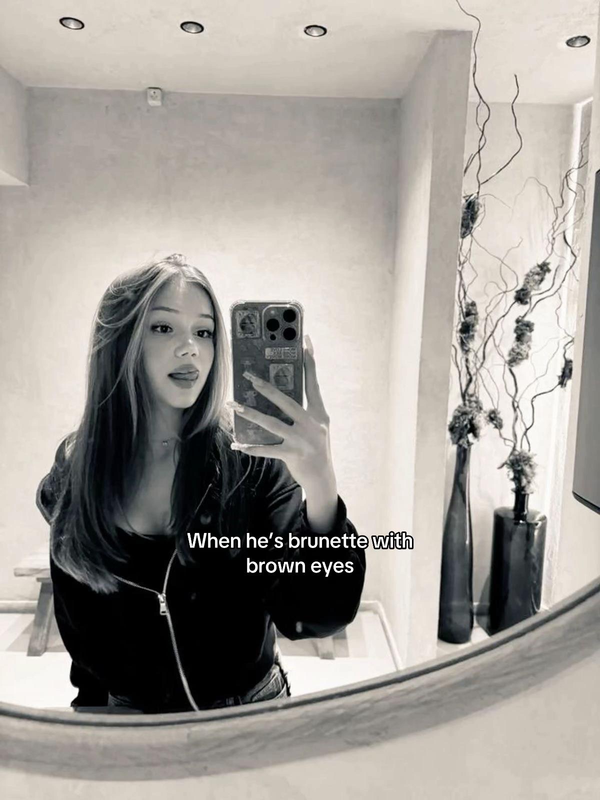 @🕸️