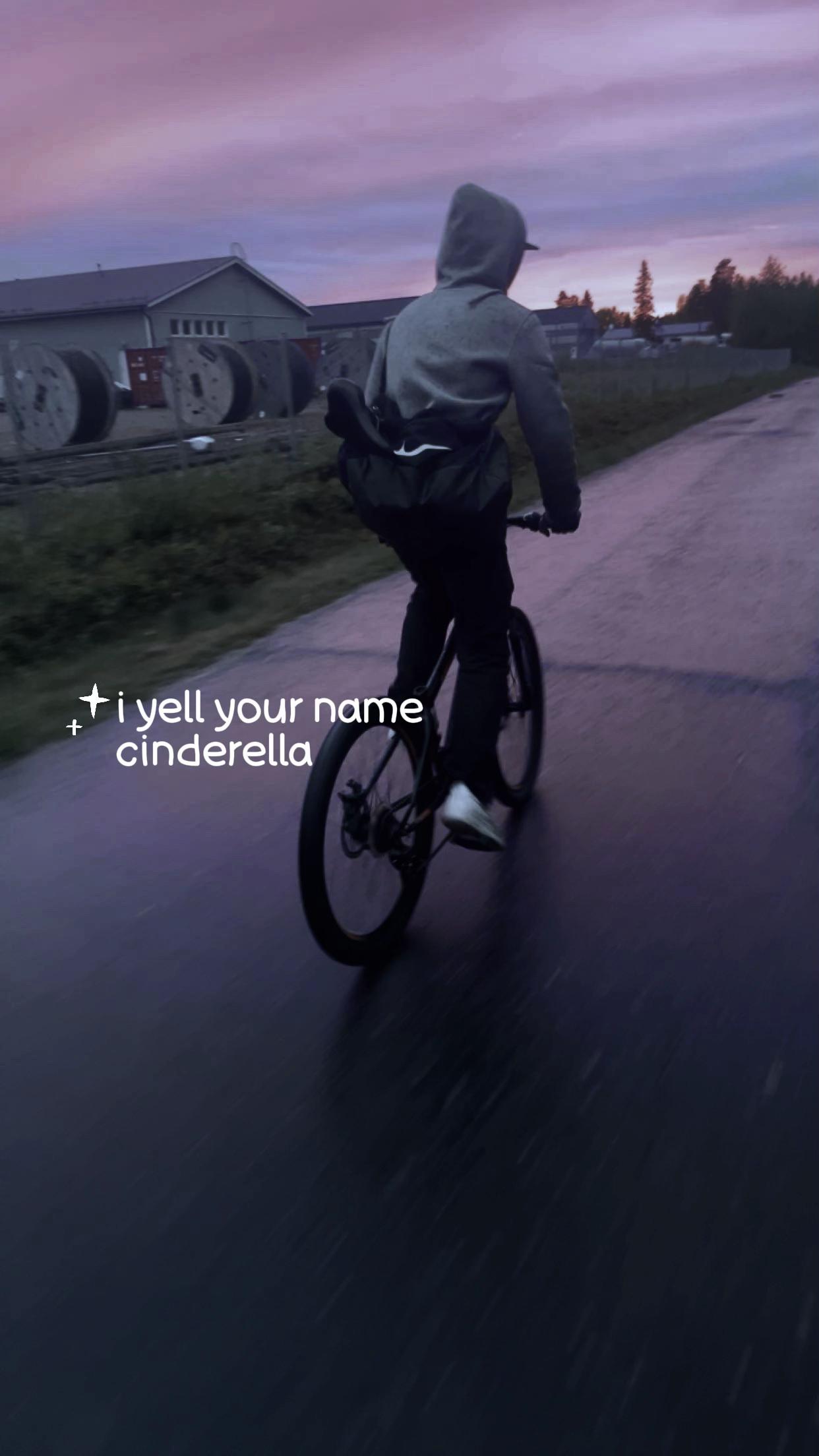 @Möönä🫰🏻