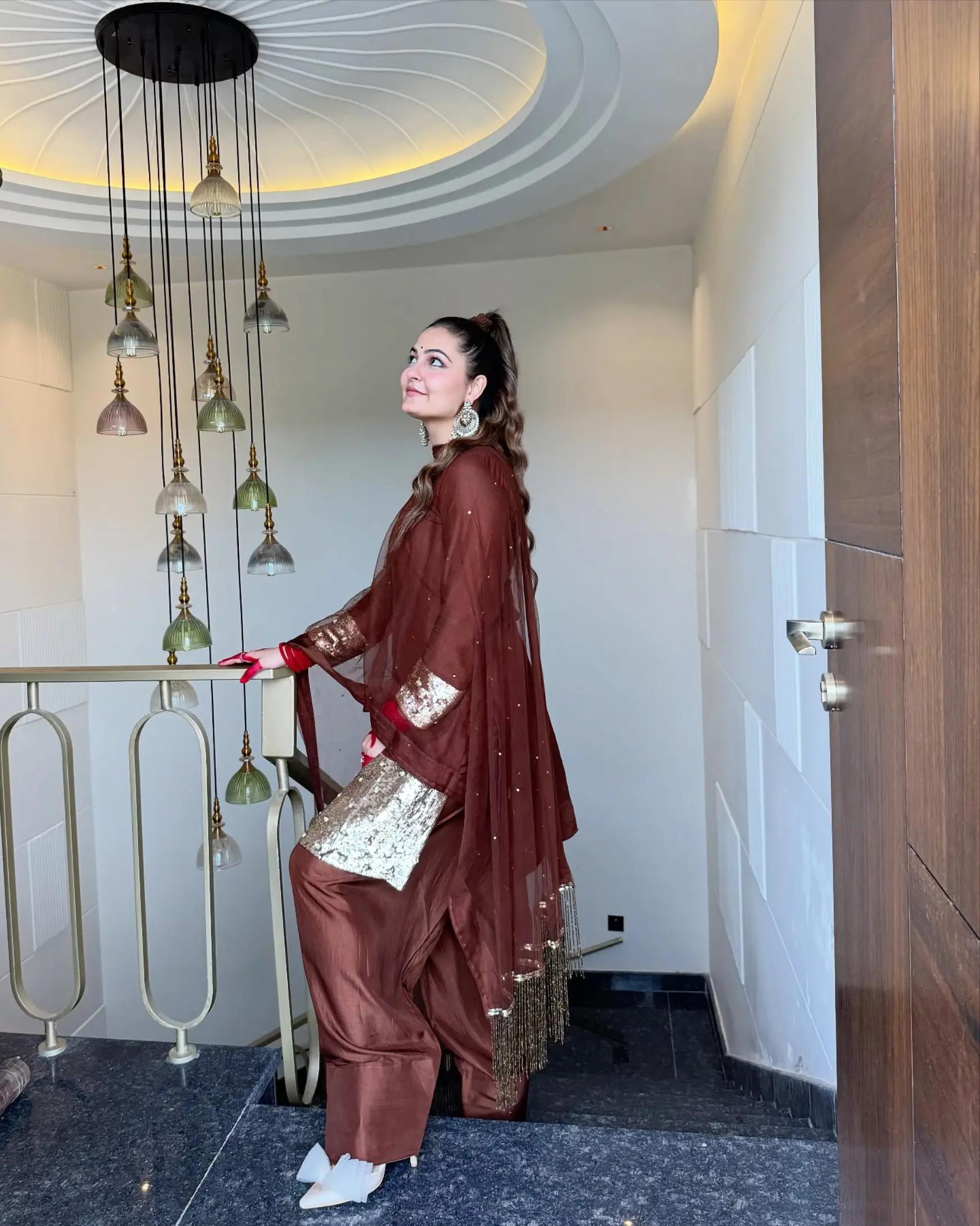 @👠Minal🧞♀️