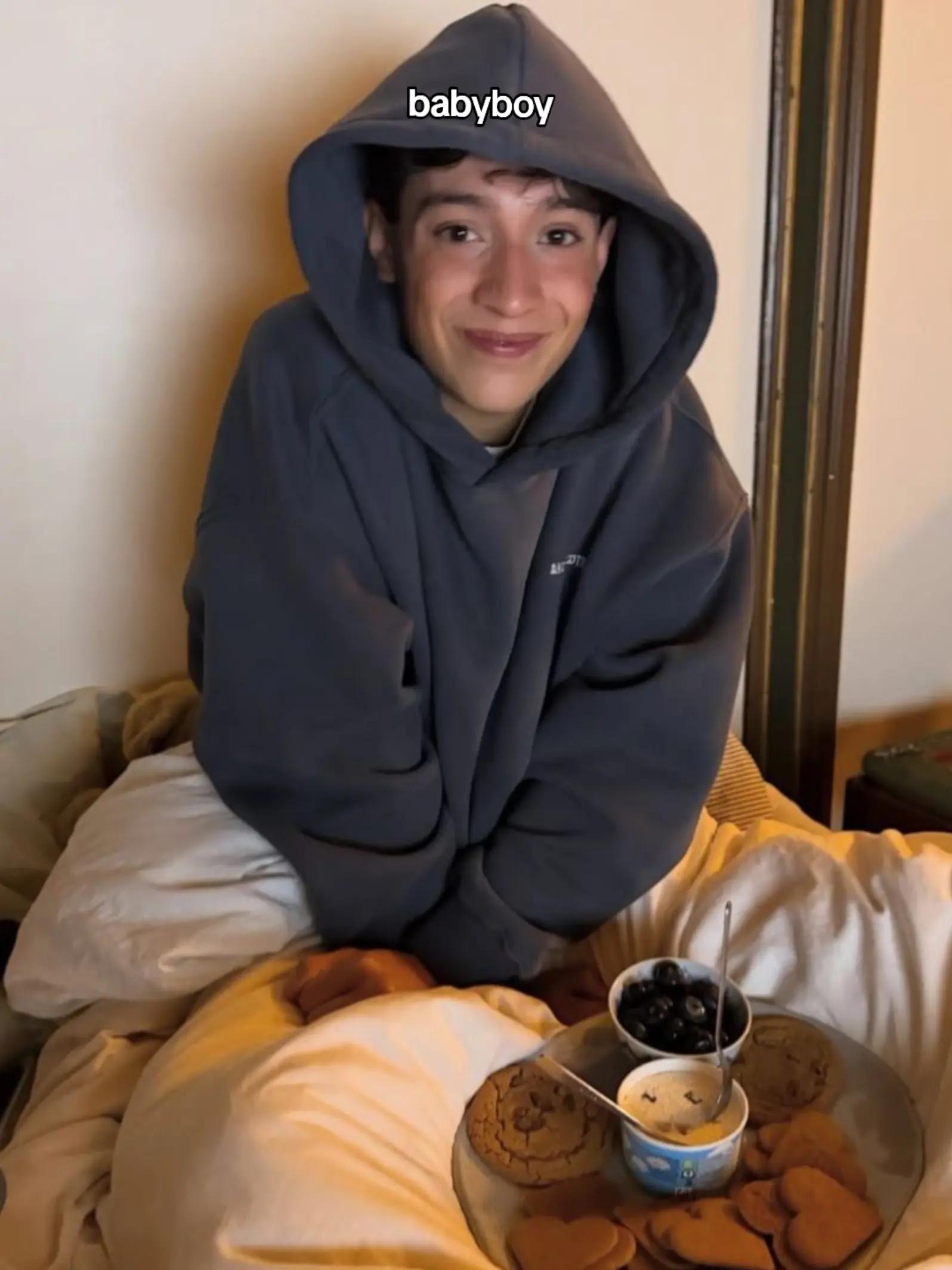 @𝔄𝔩𝔟𝔞 (kyle fanpage) 🤍