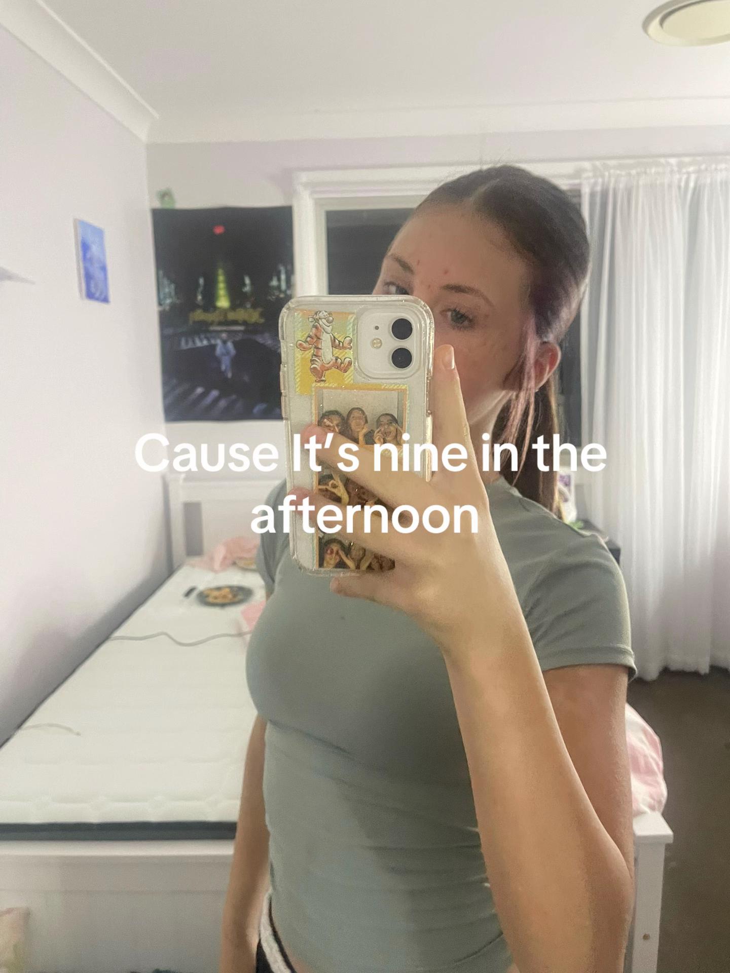 @Wh0_b3lla