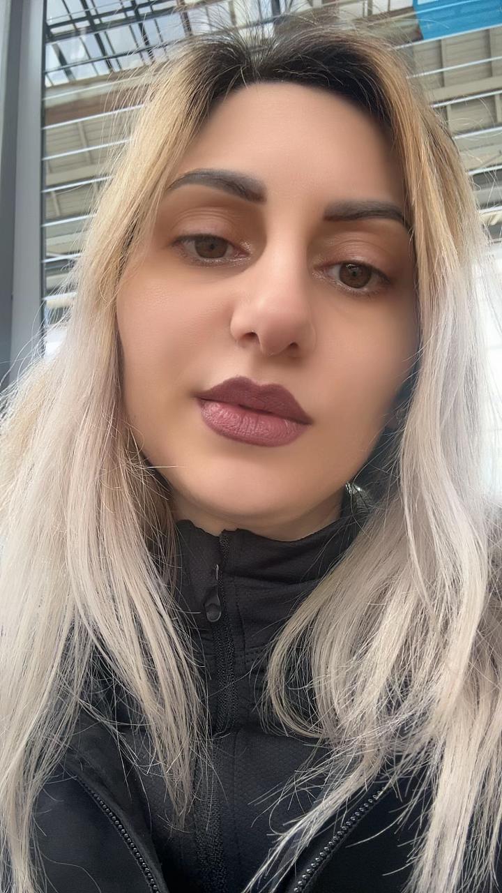 @🐝
