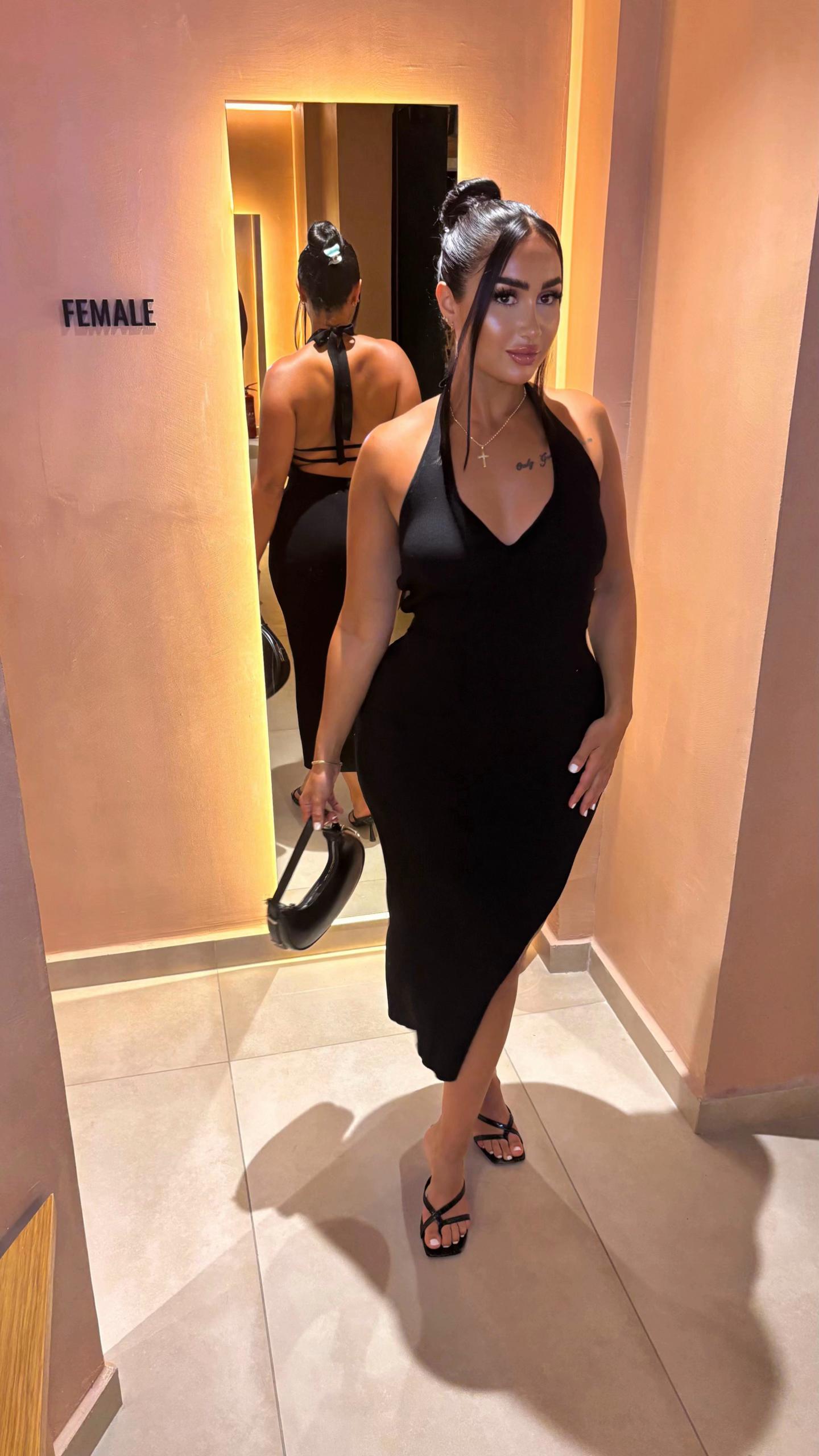 @EllxFit