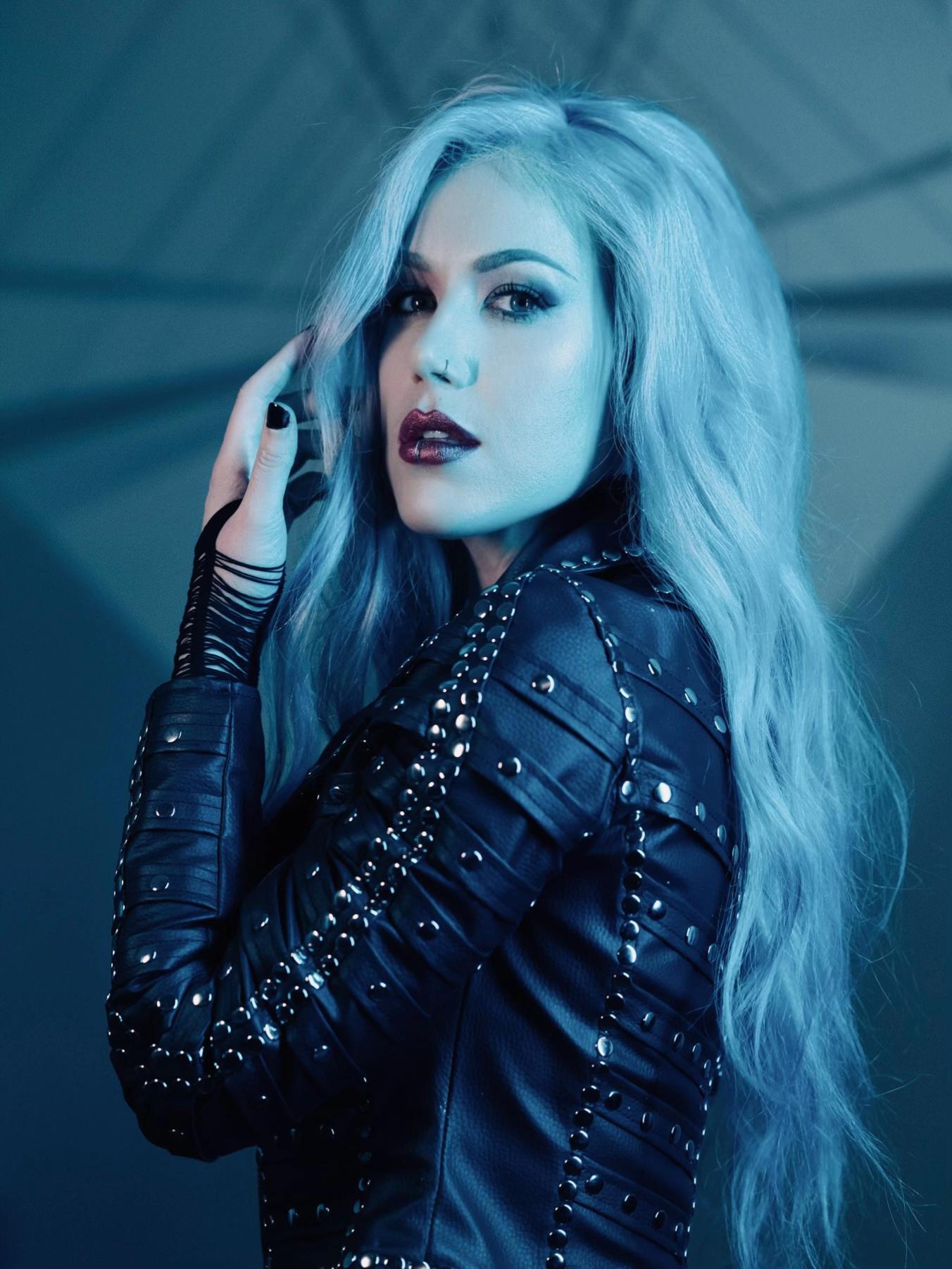 @Alissa White-Gluz