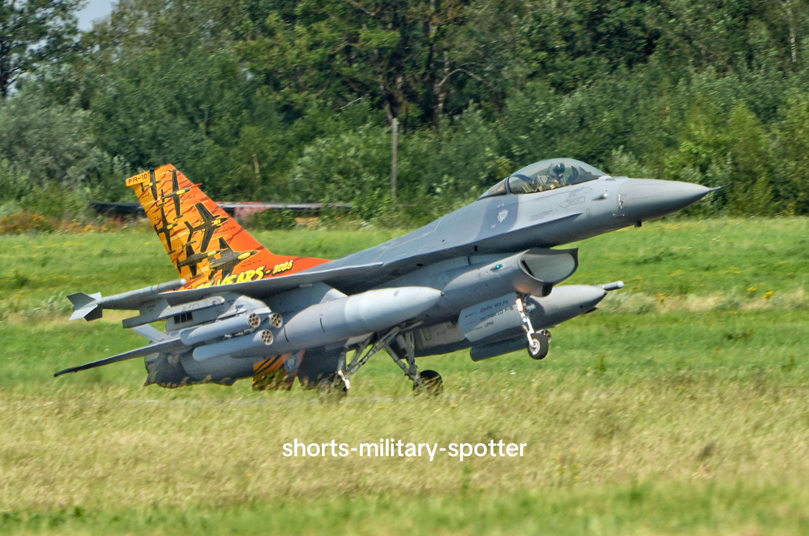 @shorts-military-spotter