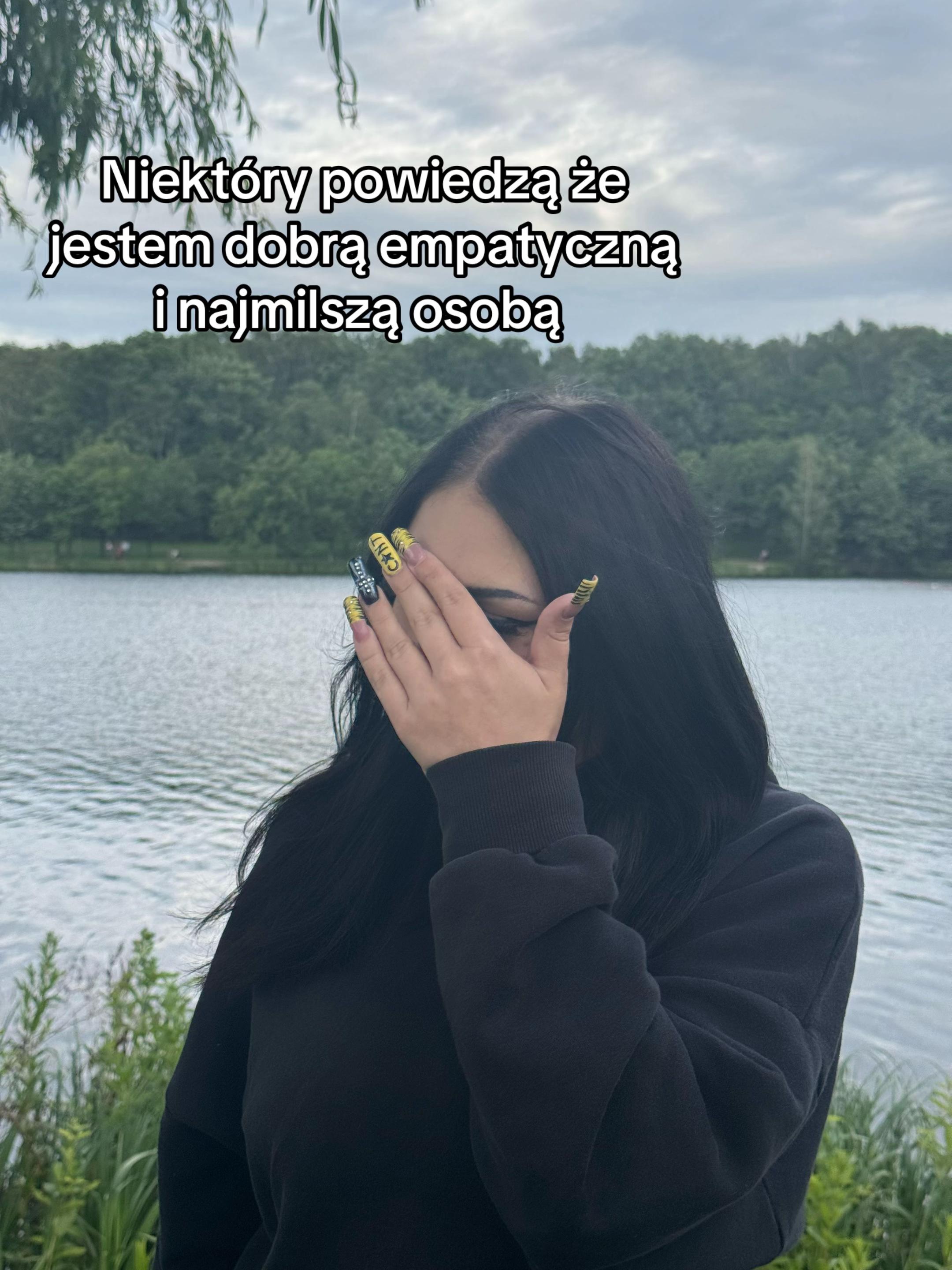 @nikolomia