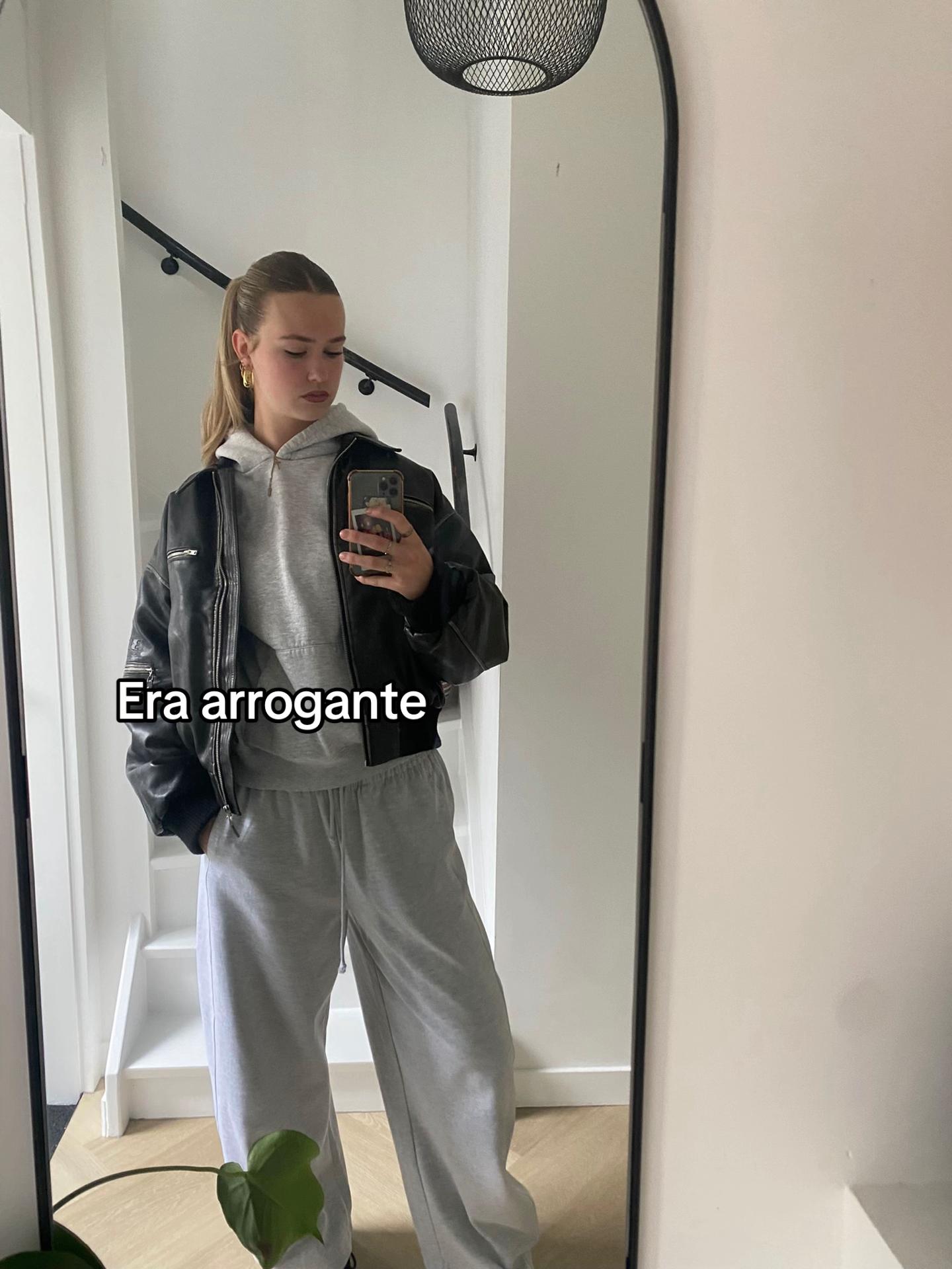 @Aimée <33