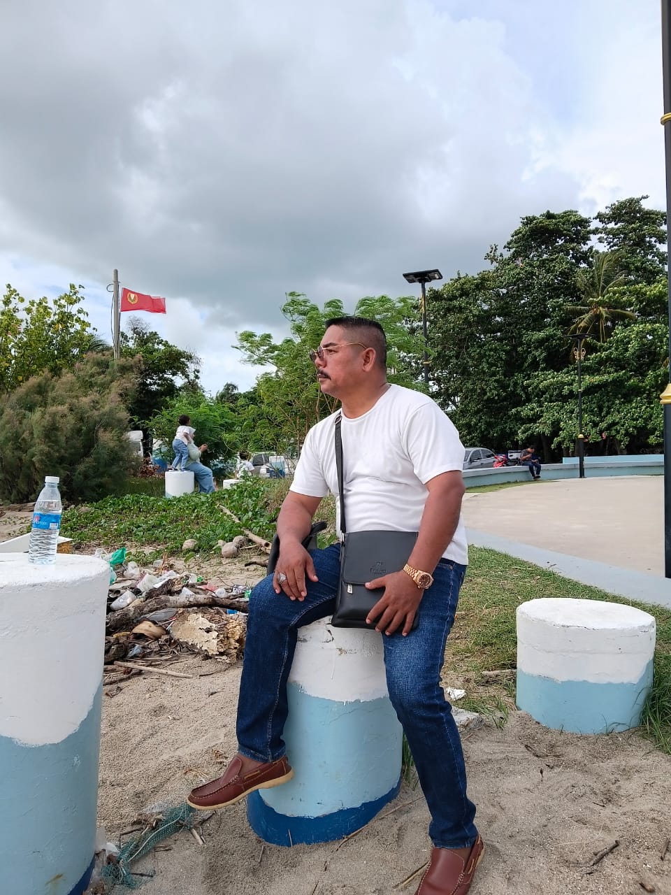 @awie black lagutu kata