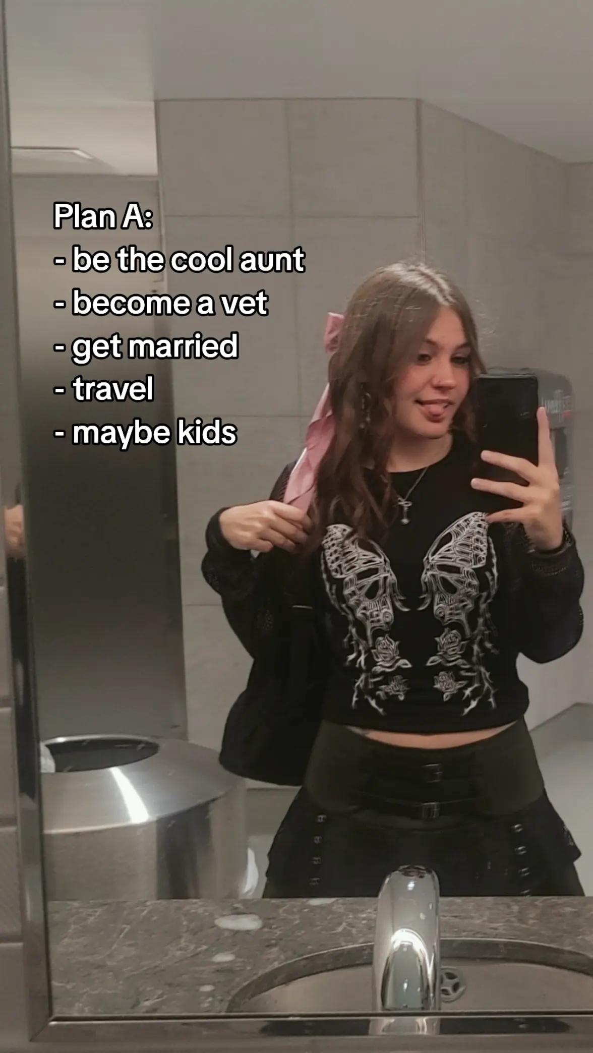@Sierra || Violet's mommy 🩷