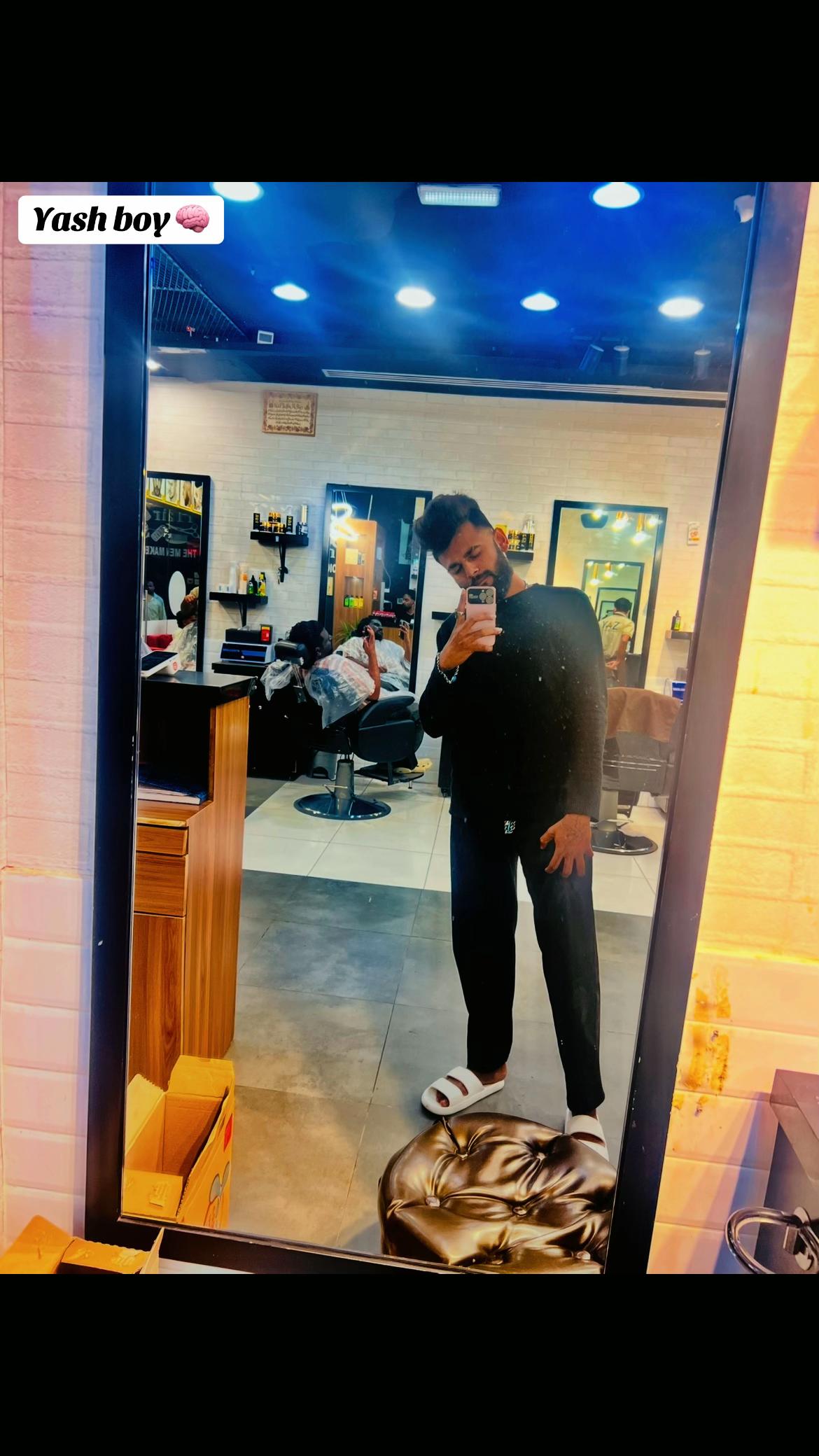 @YASH BOY 🇦🇪