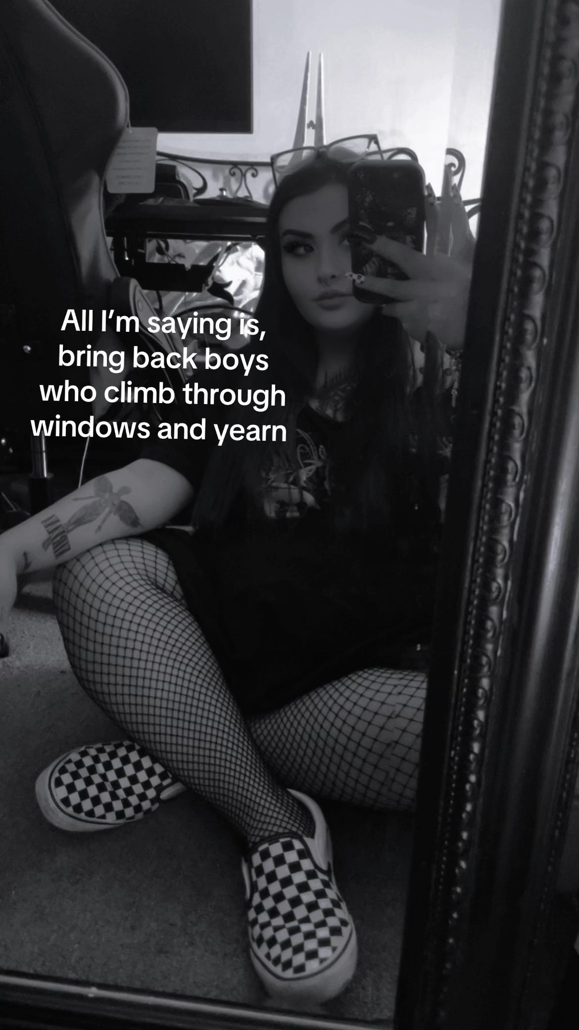 @𝕷𝖎𝖛𝖎𝖓𝖌𝕯𝖊𝖆𝖉𝕲𝖎𝖗𝖑🖤