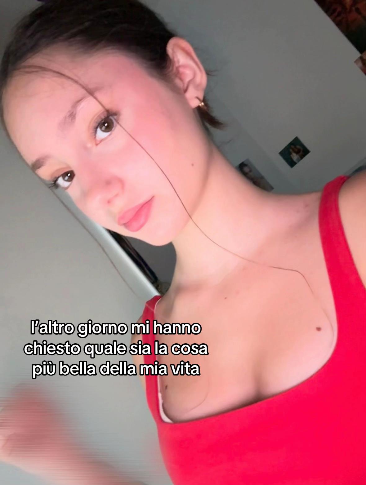 @👸🏽👸🏼