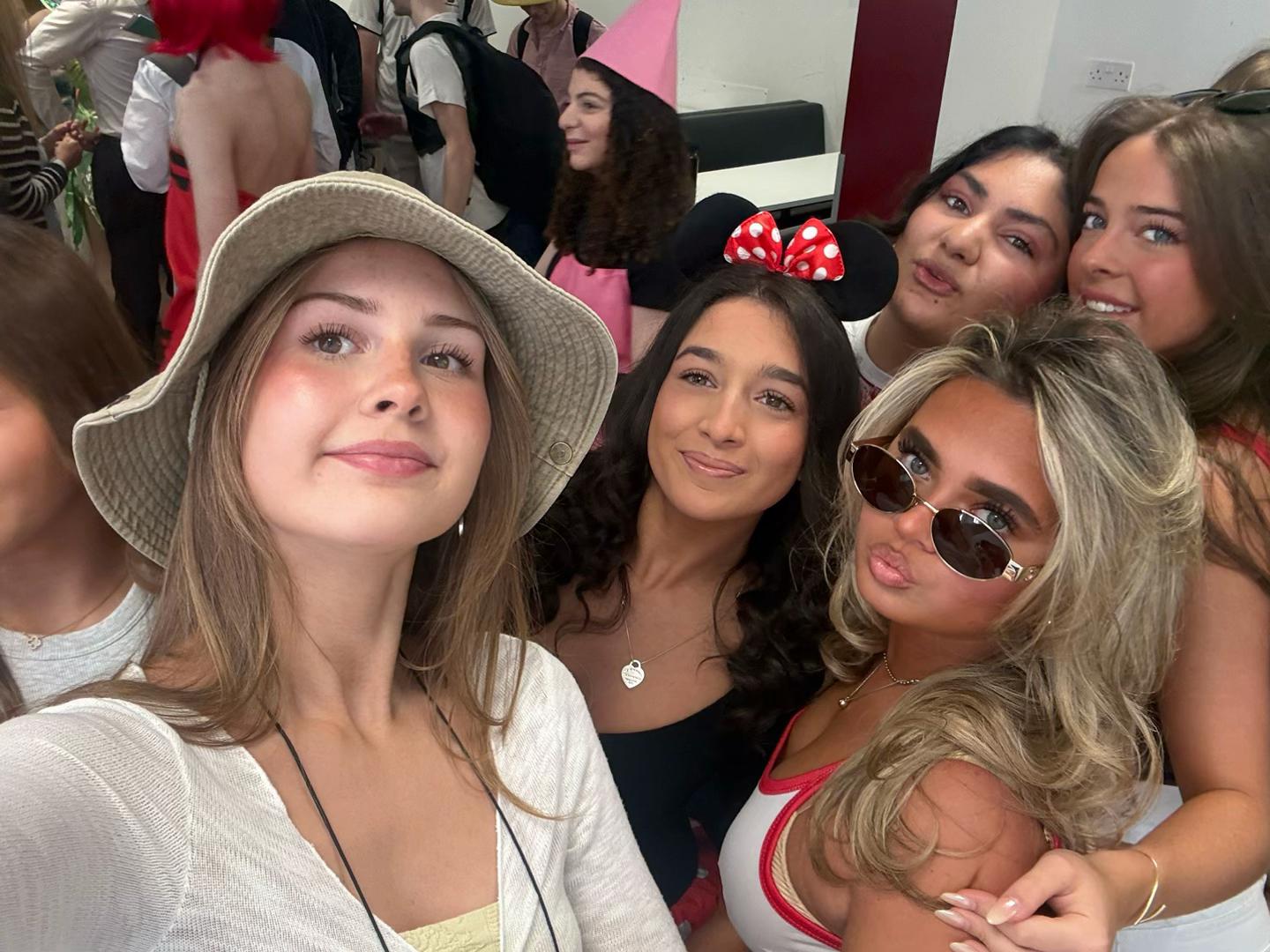 @Ella
