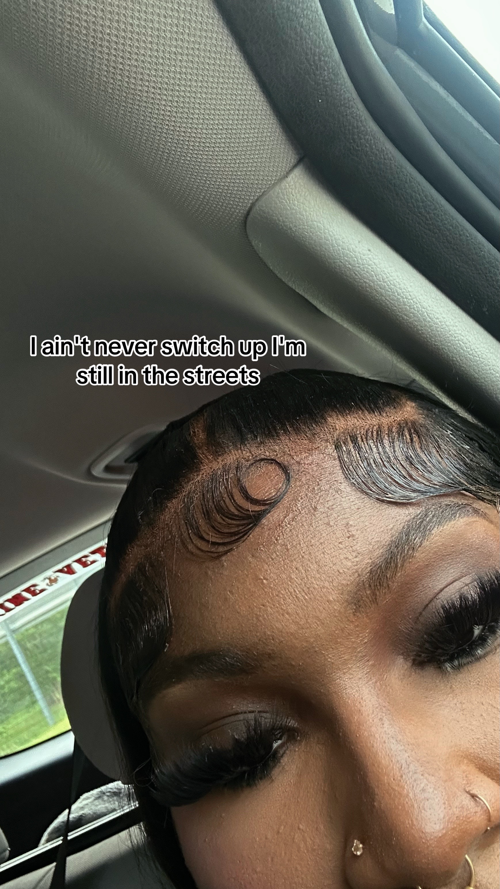 @👱🏽&zwj;♀️ .