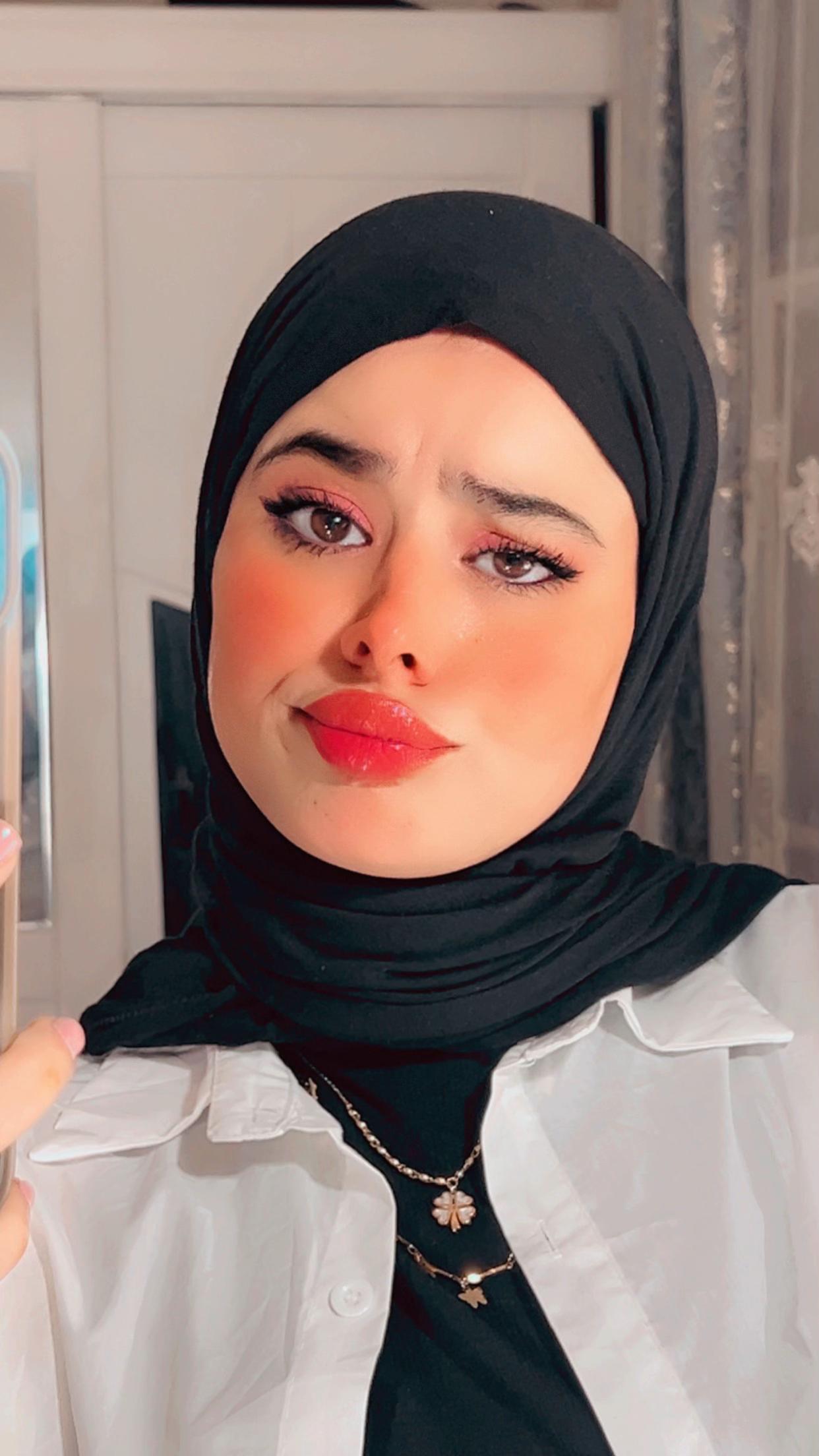 @بثينة شيبان Bouthaina Chibane
