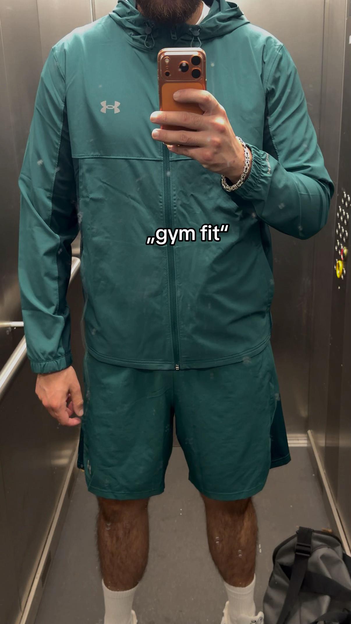 @OutfitsWithCan
