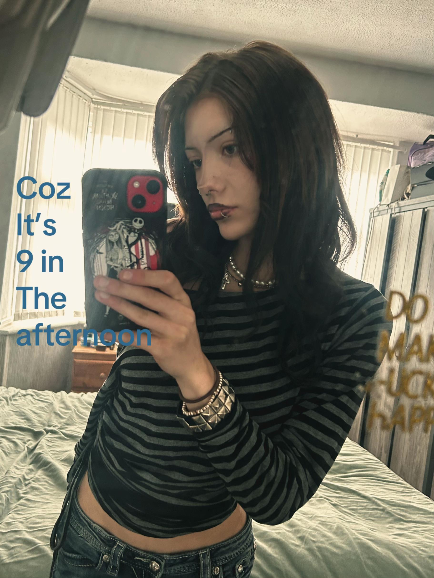 @LJ 🖤🧟&zwj;♀️🥀