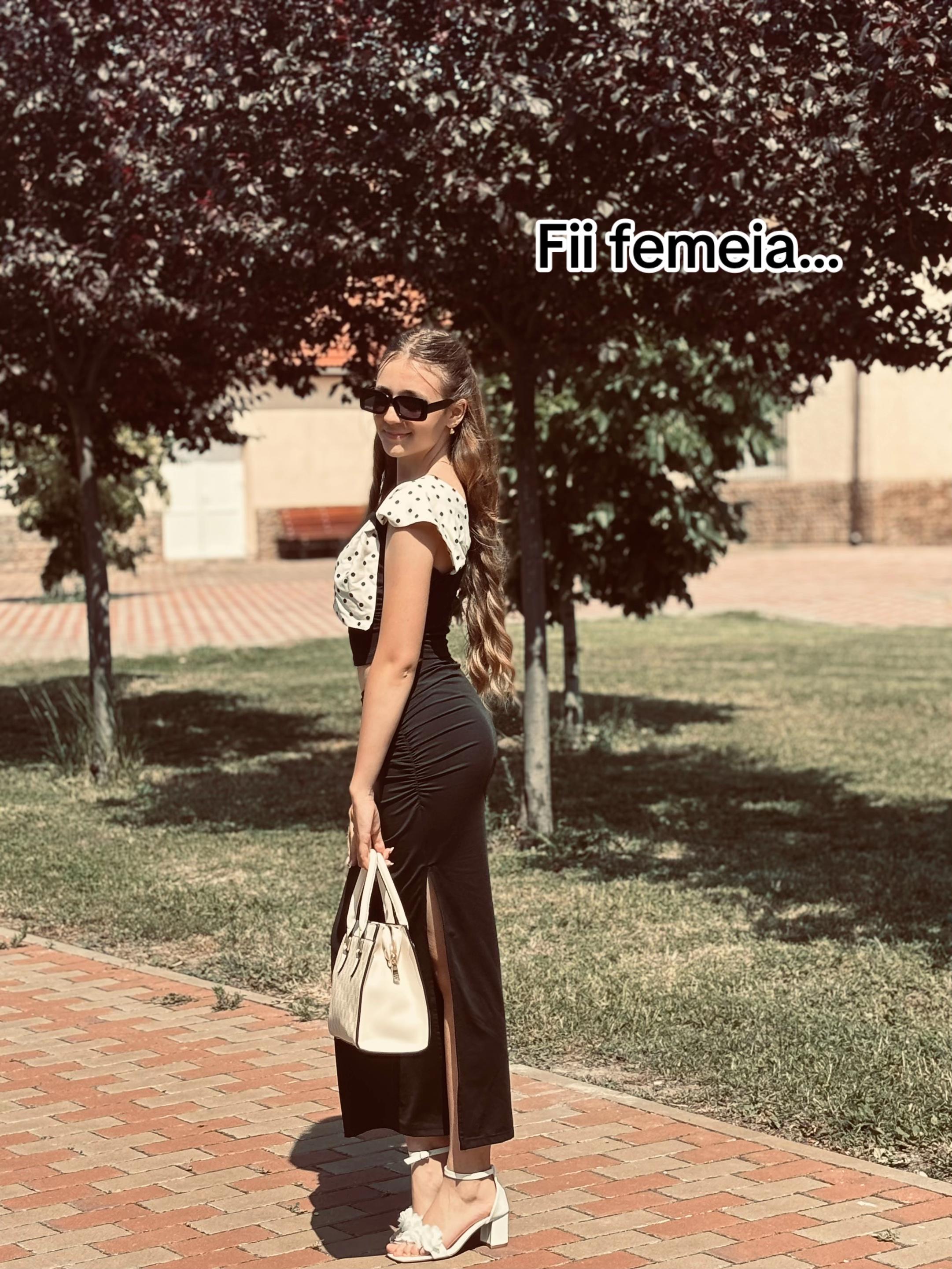 @AnamariaB.