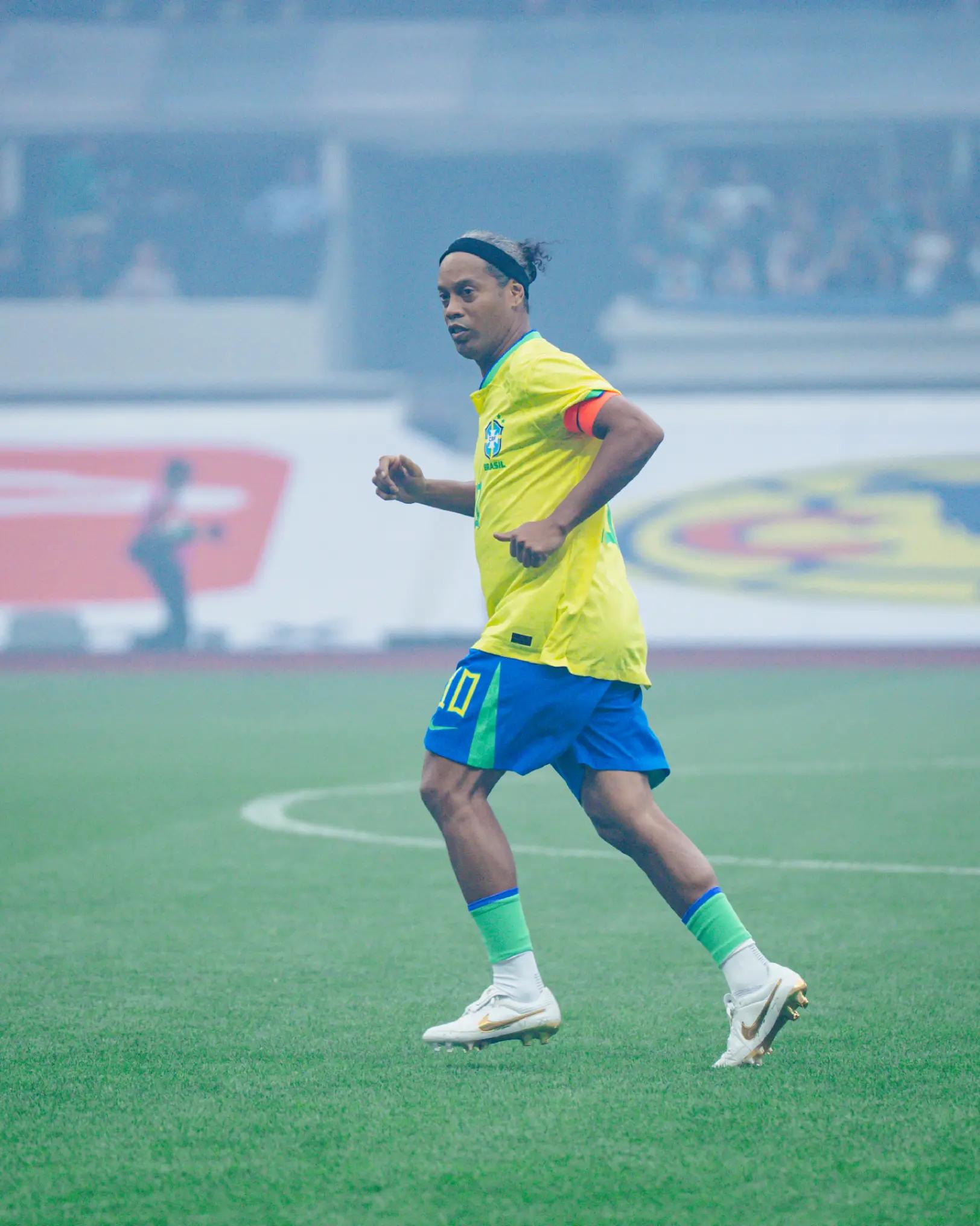 @Ronaldinho