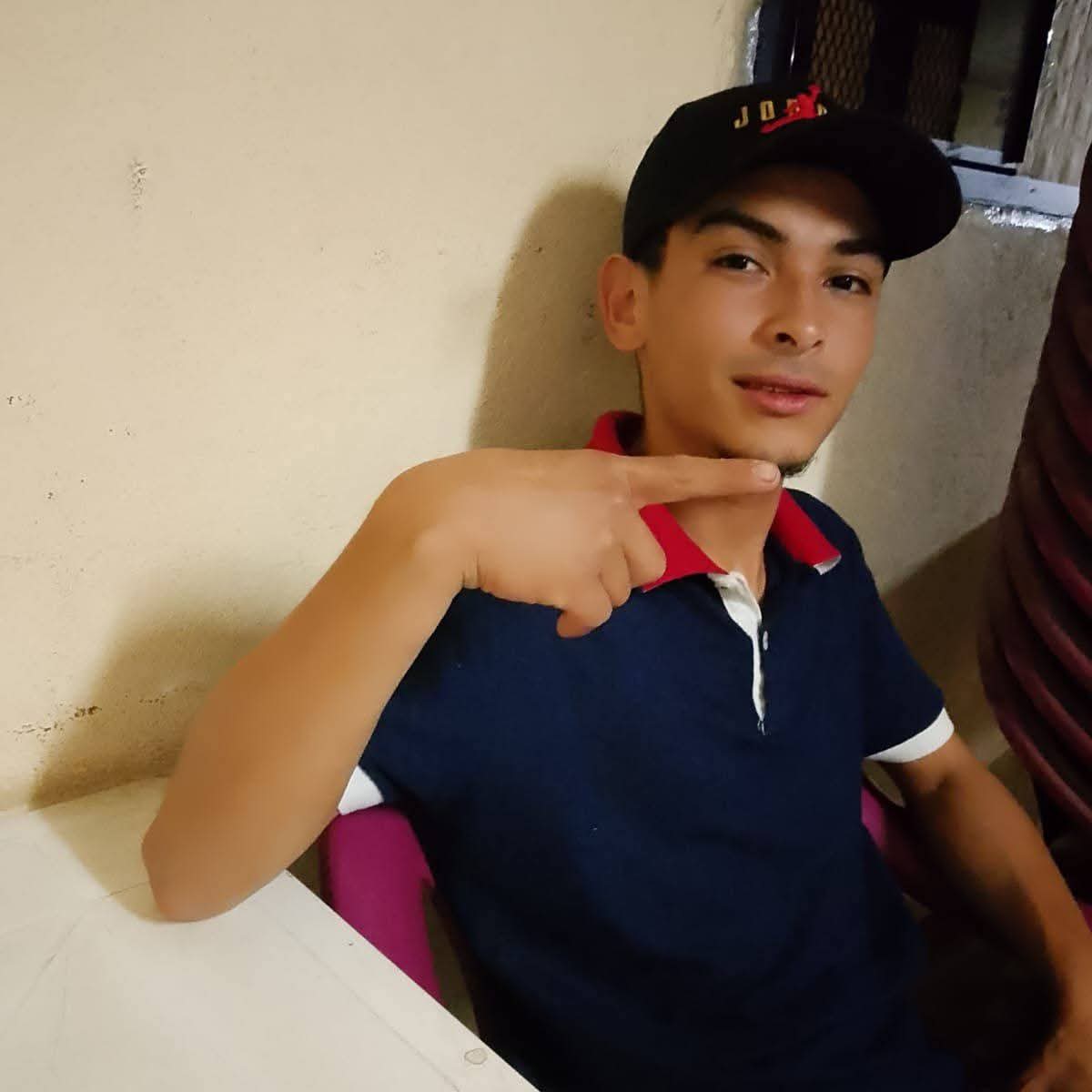 @Acu Iván